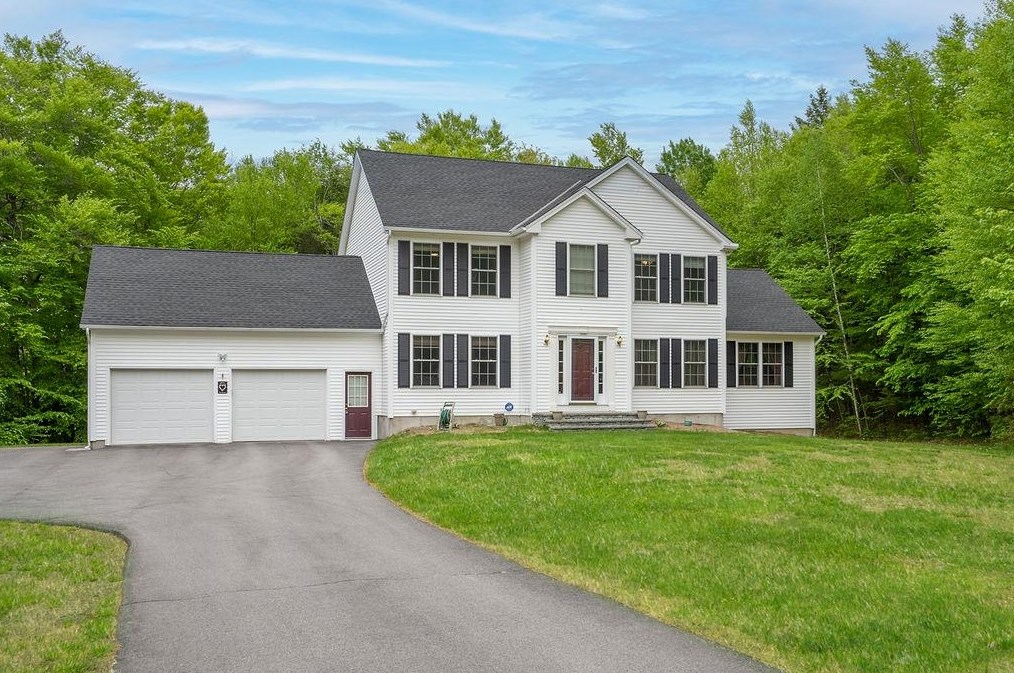 55 Buckingham Ln, Hopkinton, NH 03229