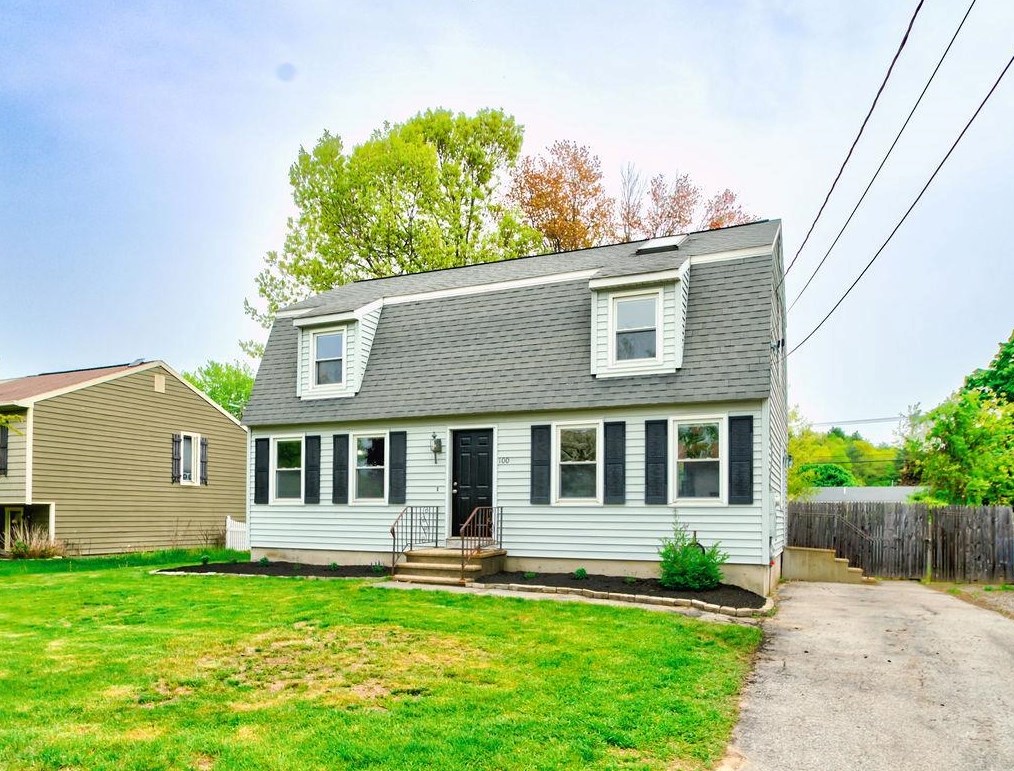 100 Roseanne Ln, Manchester, NH 03103