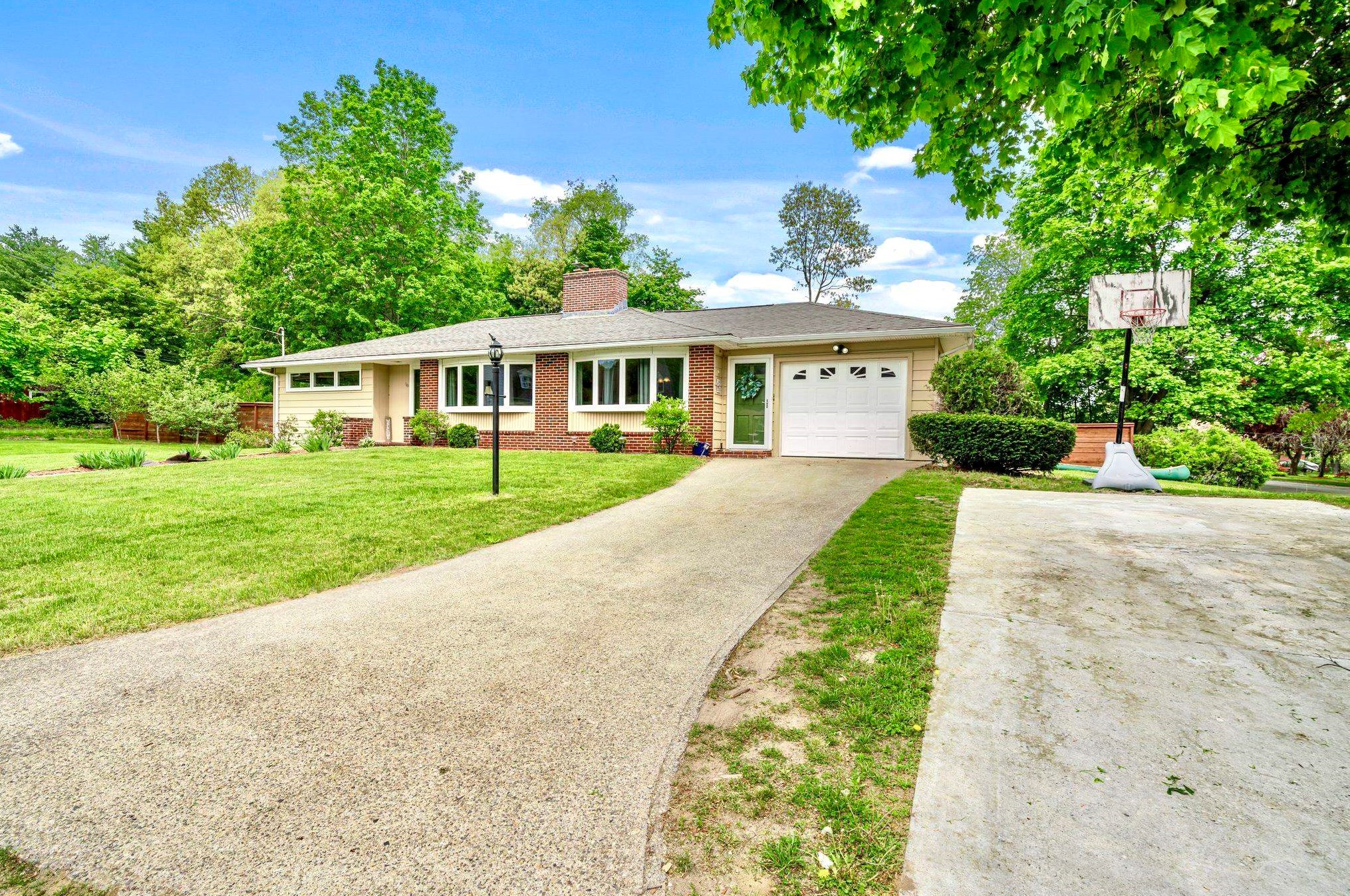 18 Indiana Dr, Nashua, NH 03060