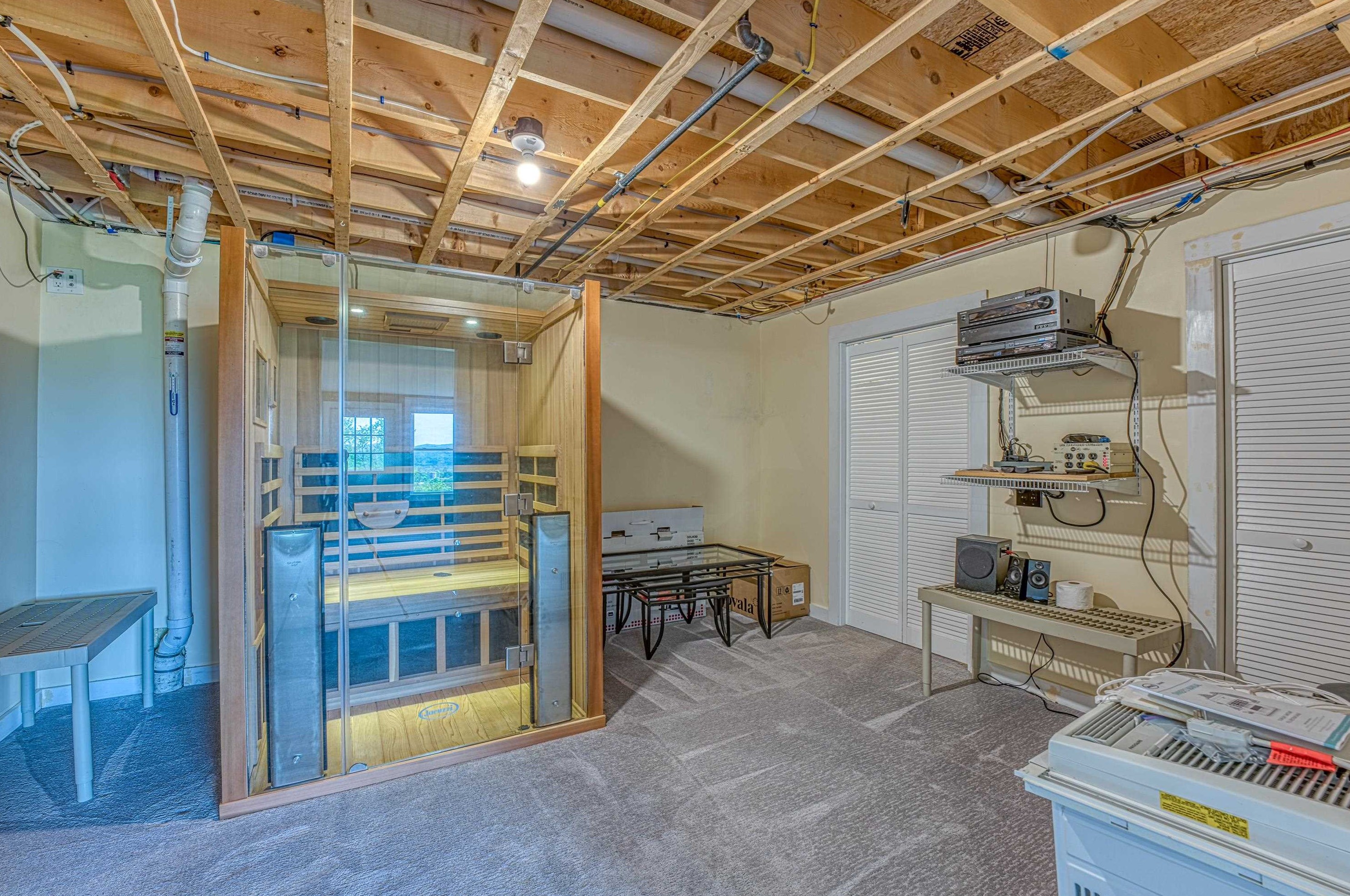 81 Chaddarin Ln, Bridgewater NH  03264-4401 exterior