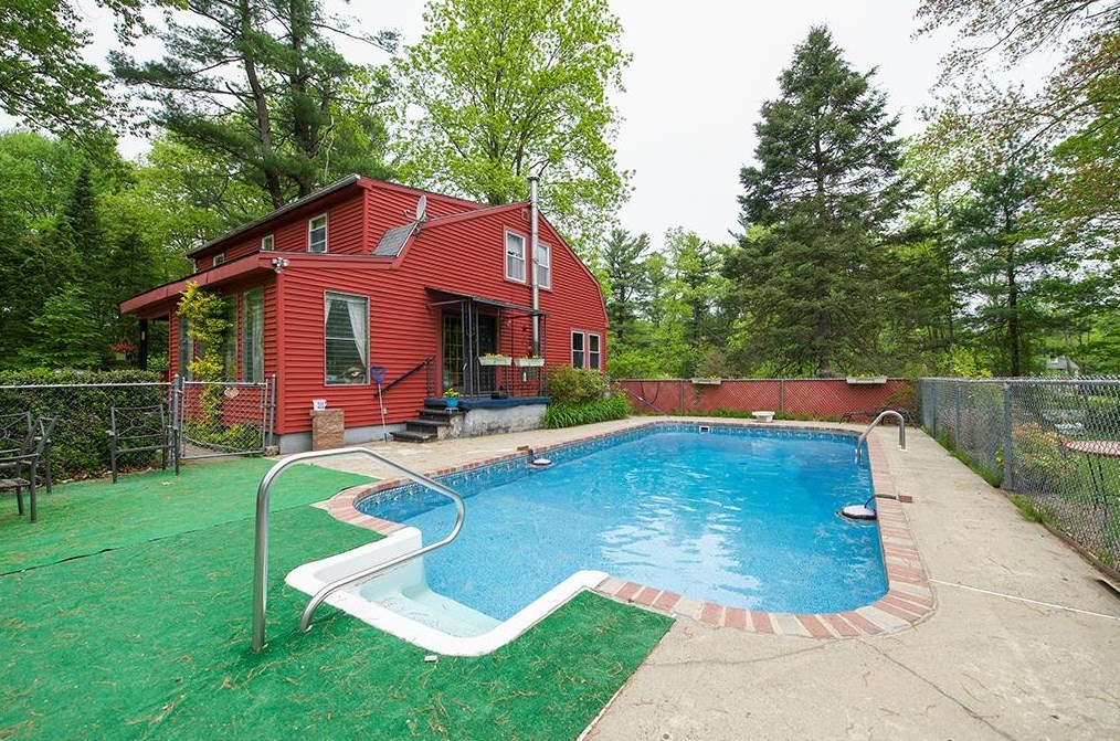 53 Forrest St, Plaistow, NH 03865