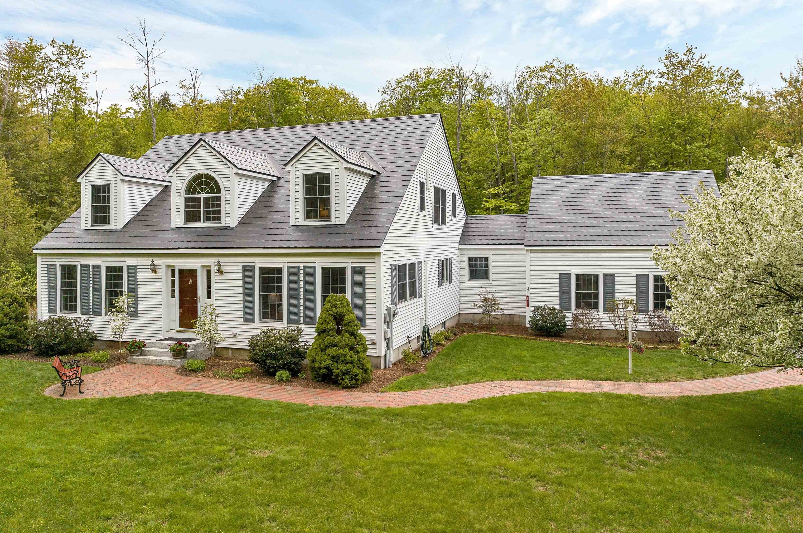 786 Sanborn Rd, Sanbornton, NH 03269