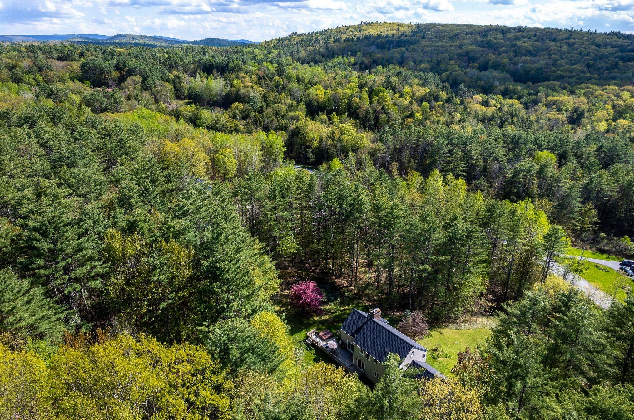 11 Hetzel Rd, Lebanon NH  03766-2313 exterior