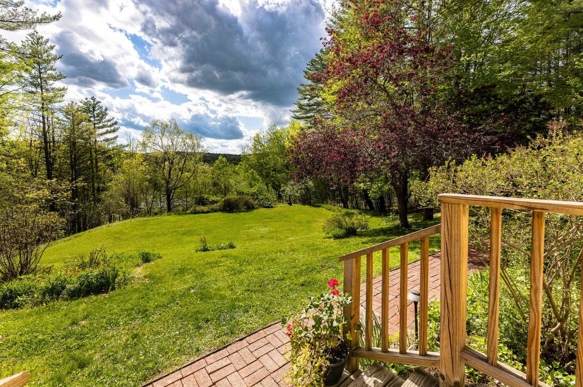 11 Hetzel Rd, Lebanon NH  03766-2313 exterior