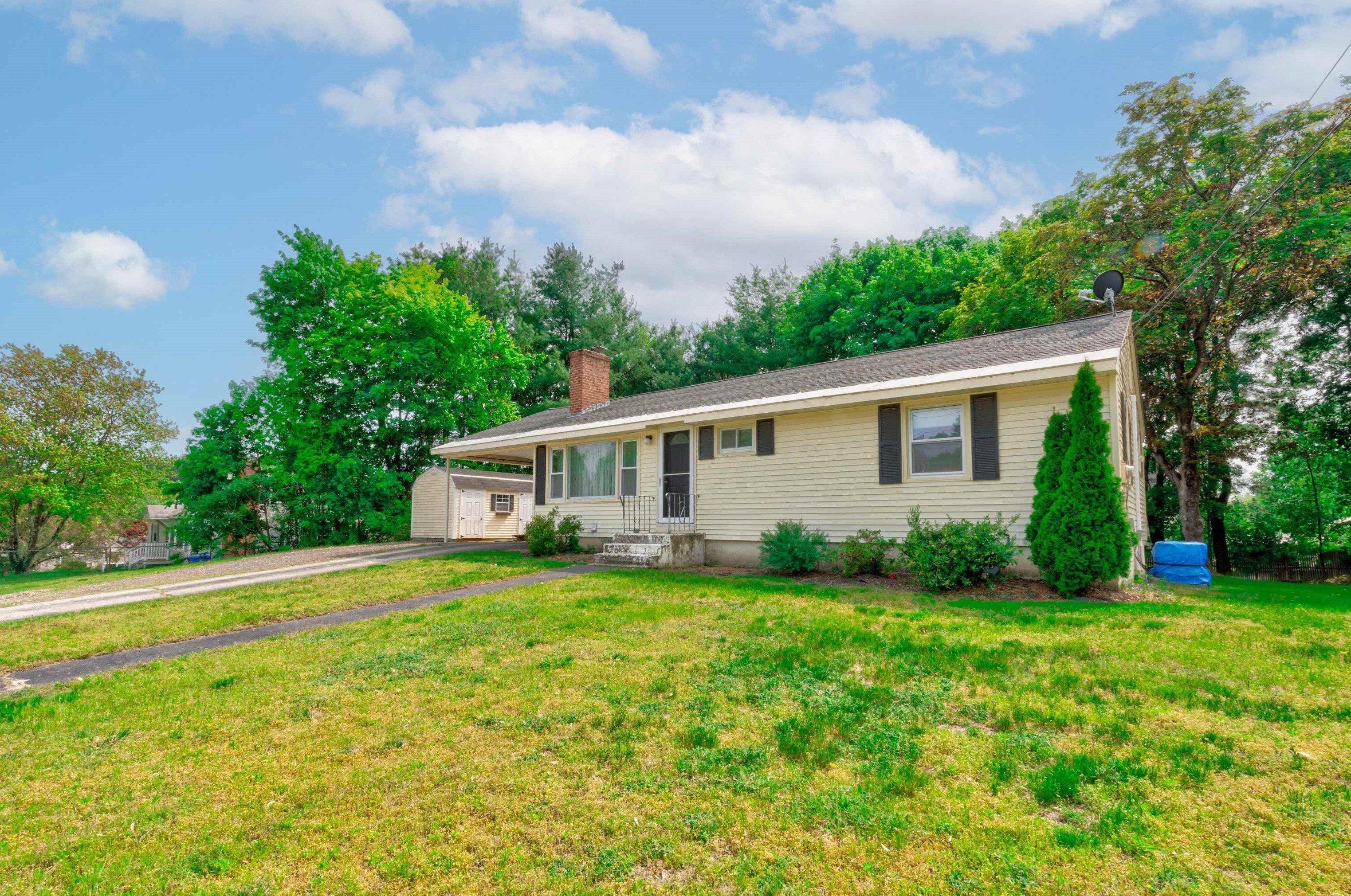 3 Lorraine St, Hudson, NH 03051