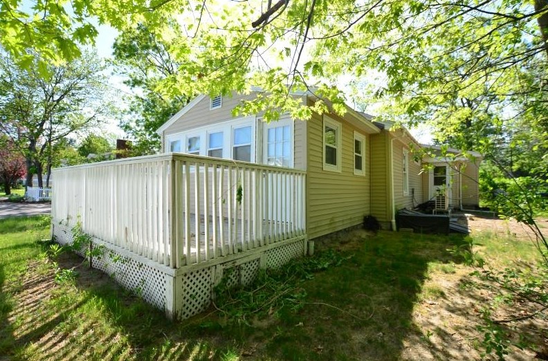 9 Barnes St, Manchester, NH 03104-5603