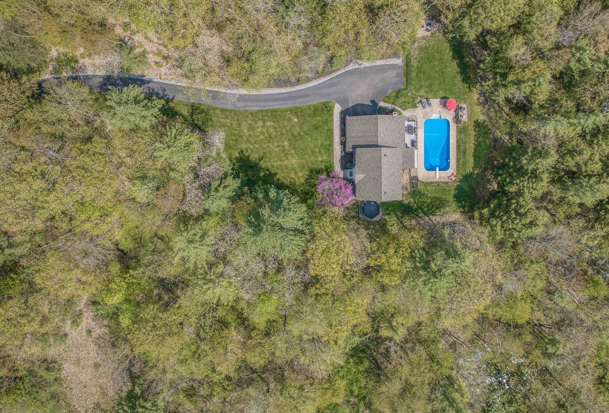 37 Greeley Hill Rd, Manchester, NH 03110