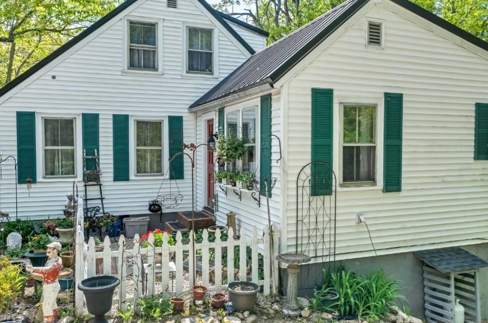 585 Governor Wentworth Hwy, Tuftonboro, NH 03894