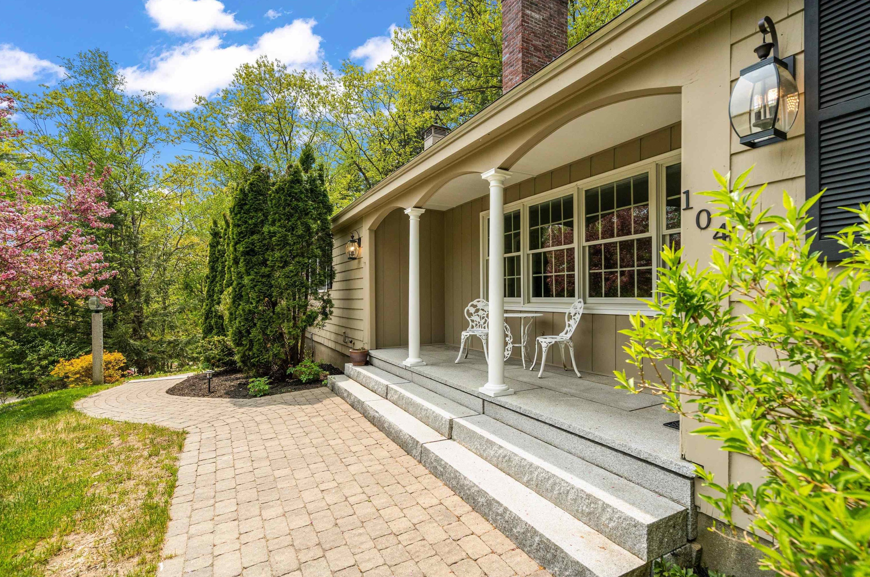 104 Lakeview Dr, Weare, NH 03281