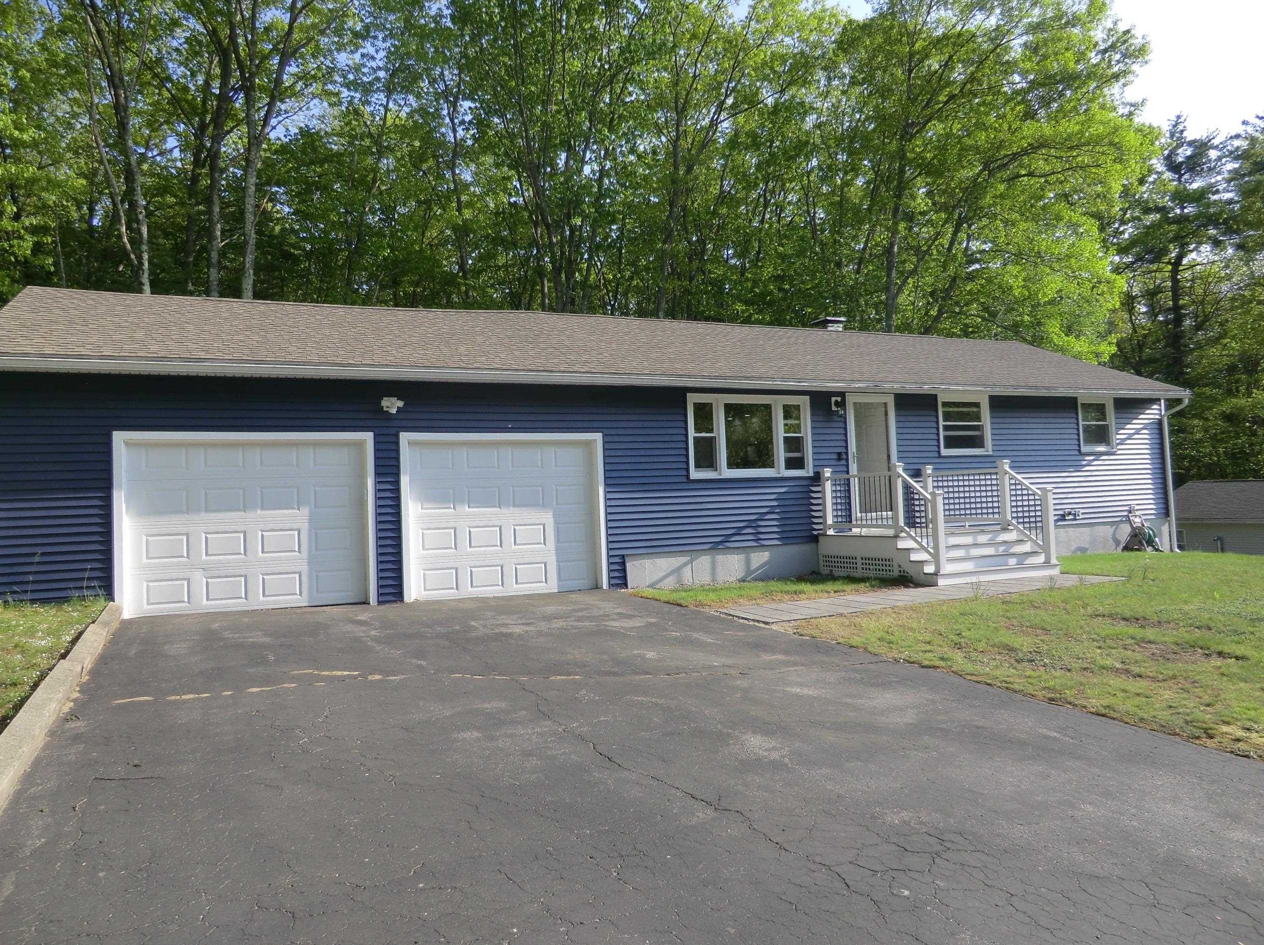 42 Country Club Ln, Merrimack NH  03054-2627 exterior