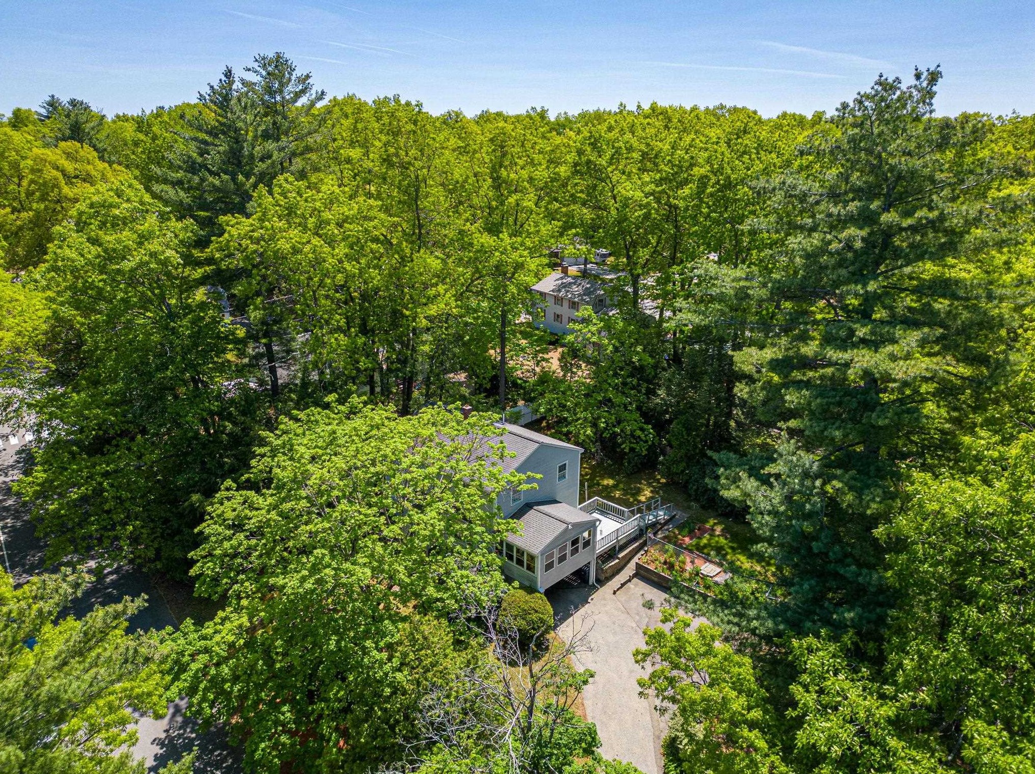 9 Barnesdale Rd, Nashua, NH 03062