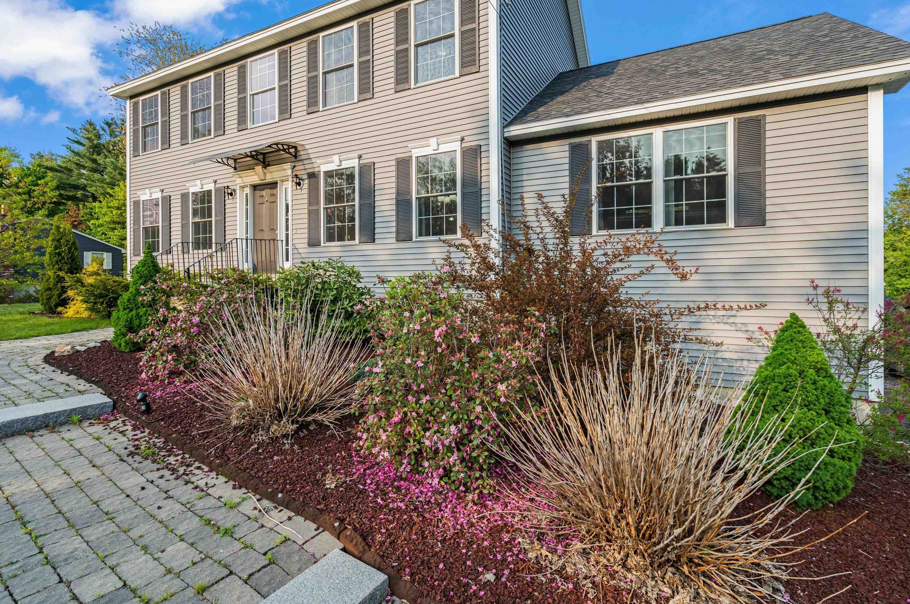 27 Savoie St, Manchester, NH 03110