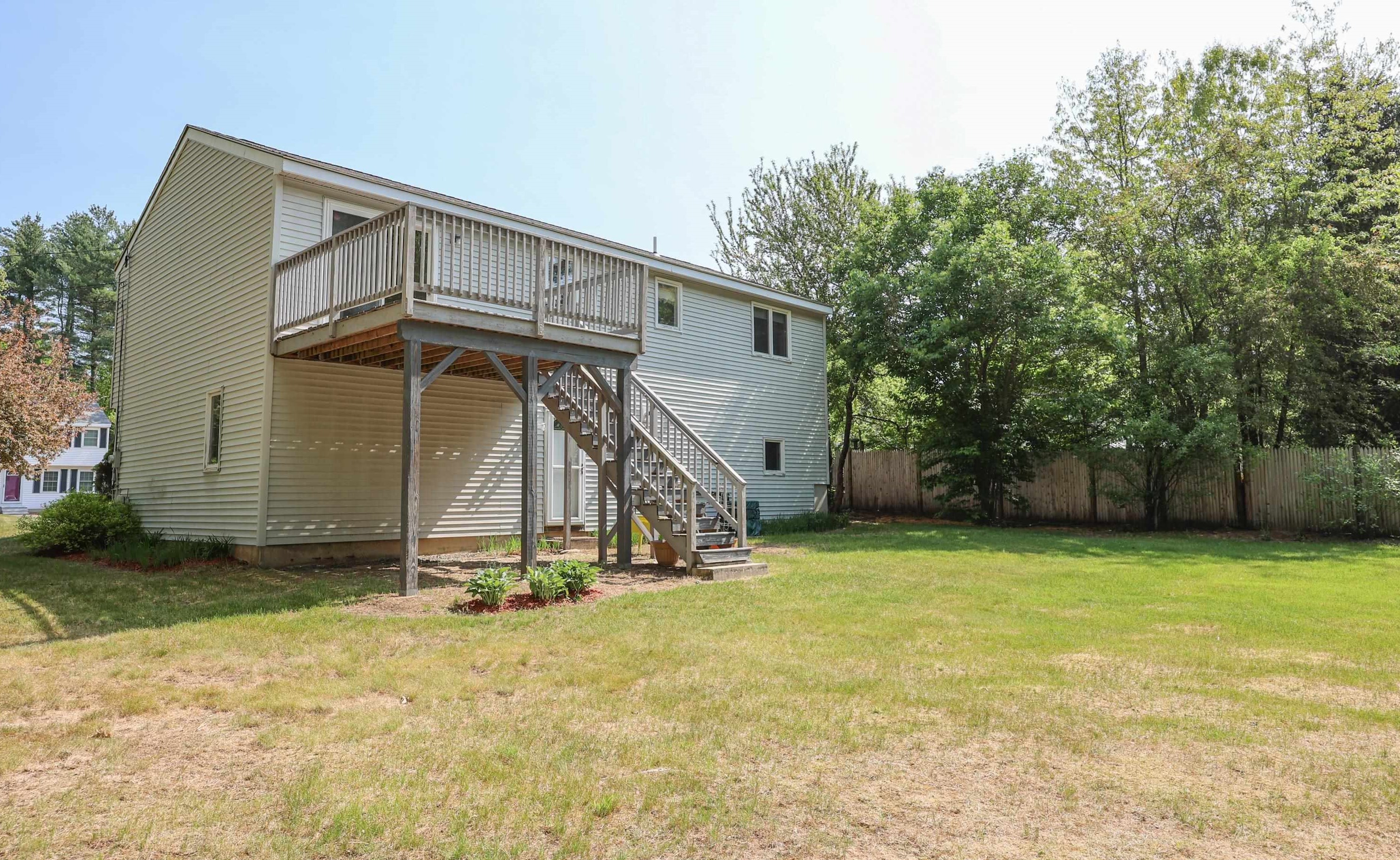 1 Towhee Dr, Hudson, NH 03051
