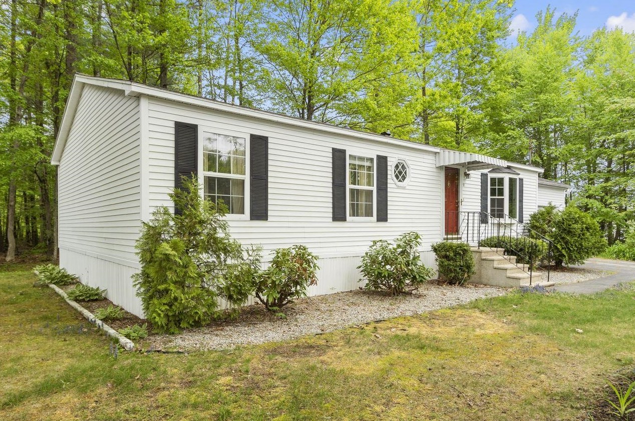 37 Granite Cir, Hampstead, NH 03841