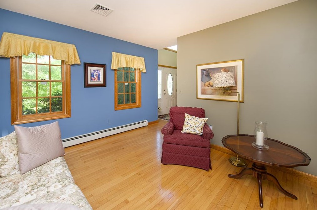 3 Tamarack Rd, Plaistow NH  03865-2774 exterior