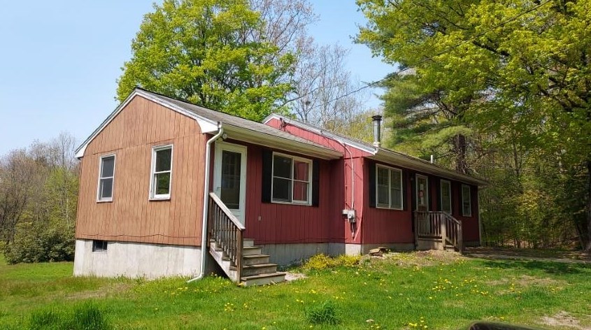 100 Barton Whitney Rd, Unity, NH 03773