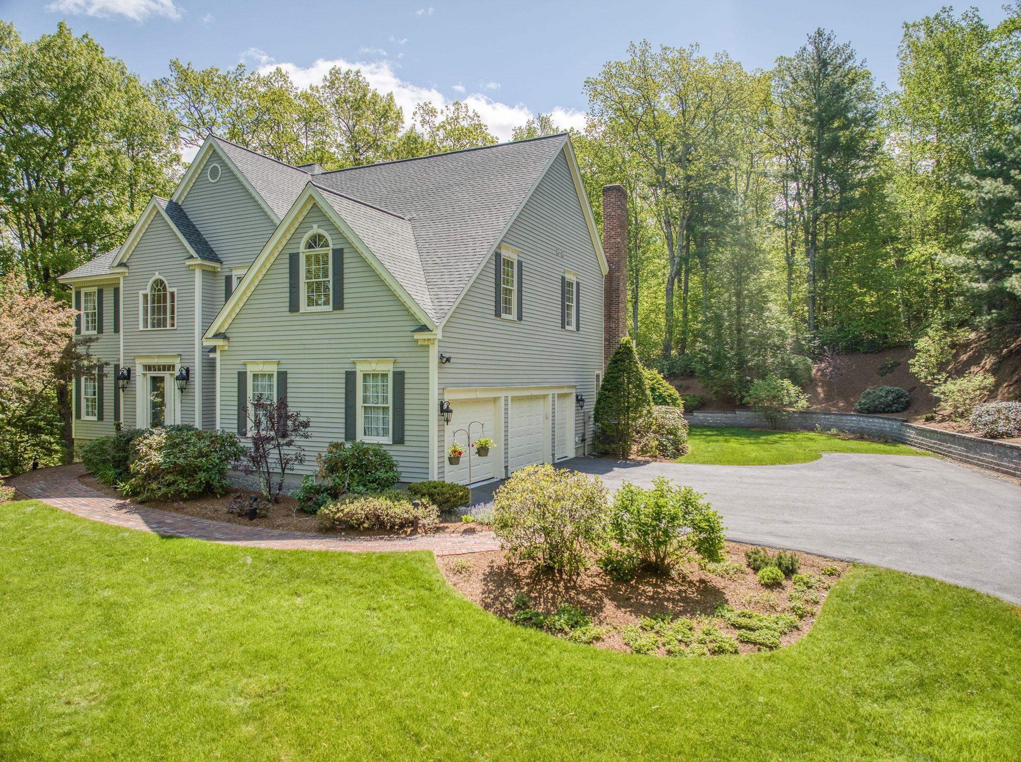 70 Barrington Dr, Manchester, NH 03110
