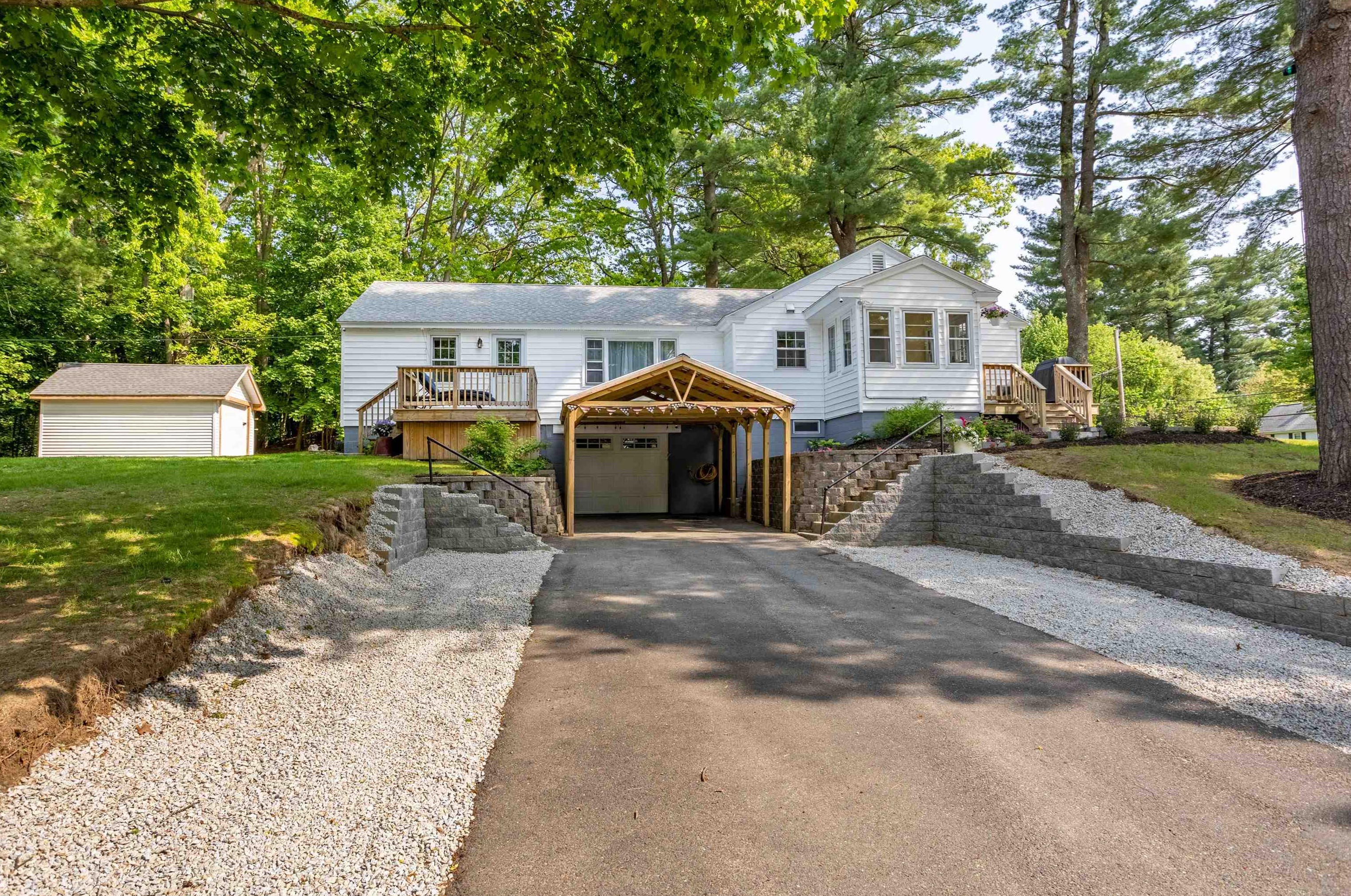 31 Baker St, Hudson, NH 03051
