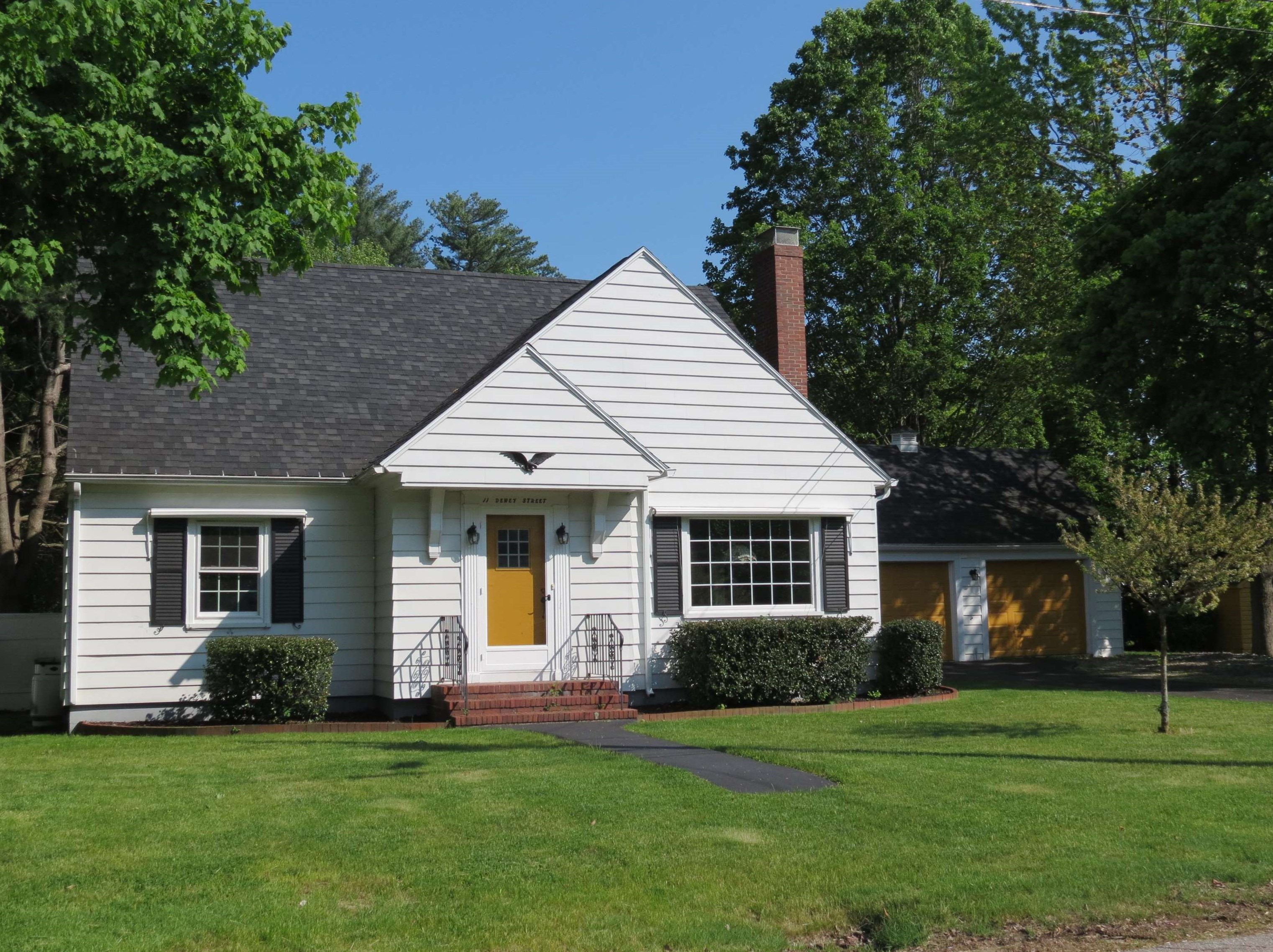 11 Dewey St, Rochester, NH 03867