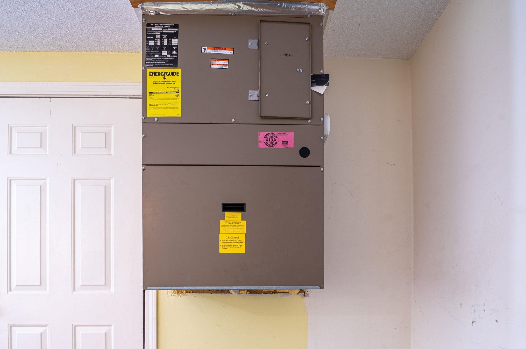 407 Elmwood Dr, Hudson NH  03051-3242 exterior