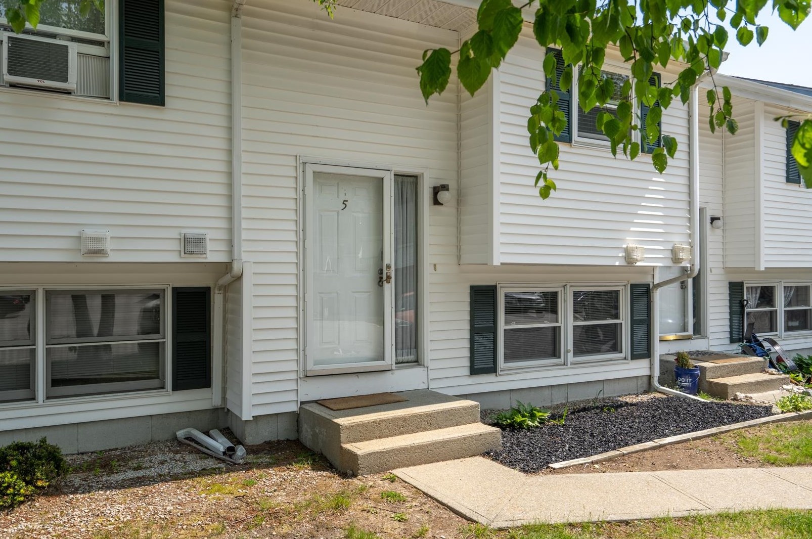 881 Mammoth Rd #5, Manchester, NH 03104