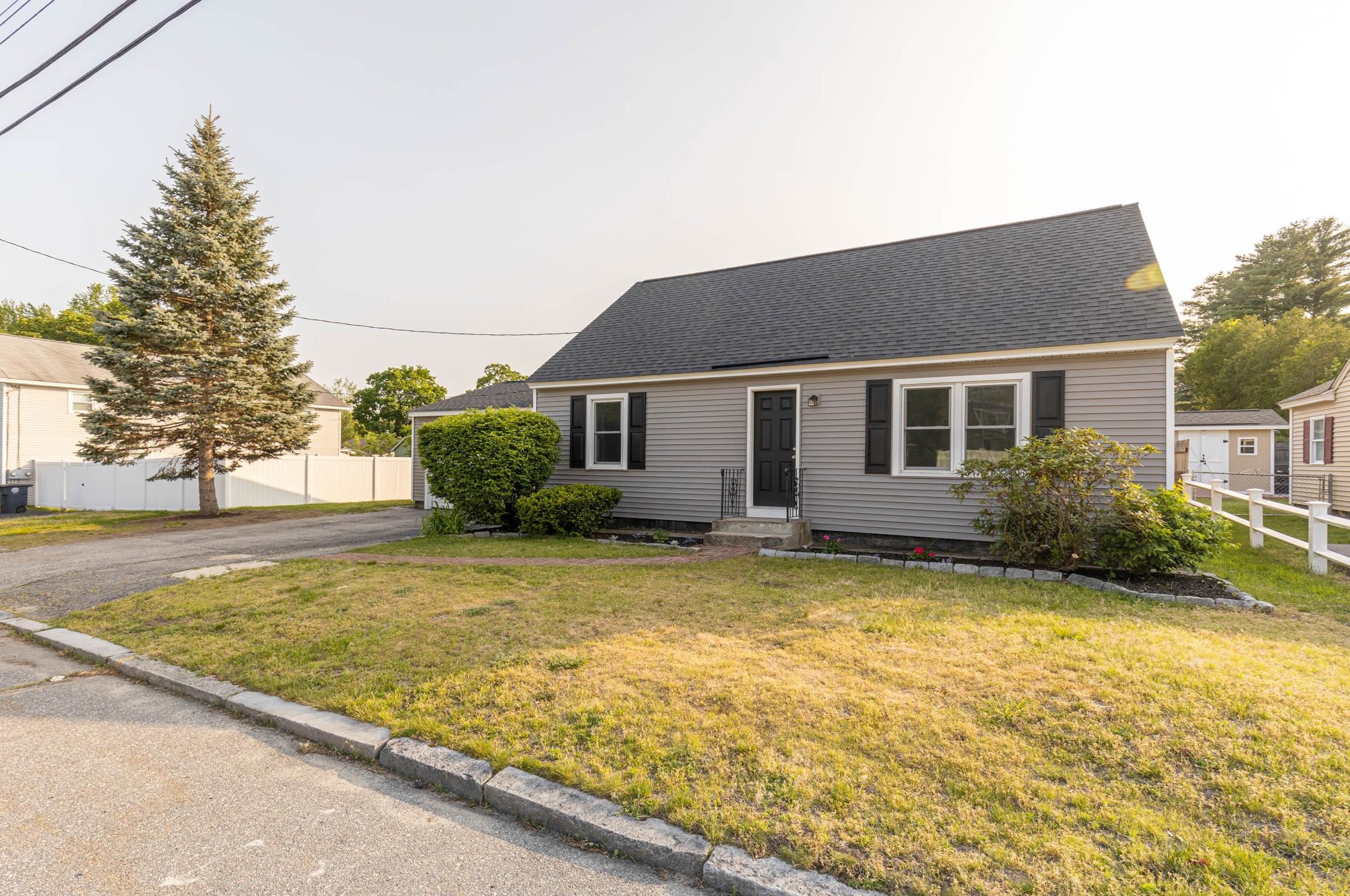 105 Monroe St, Nashua, NH 03060