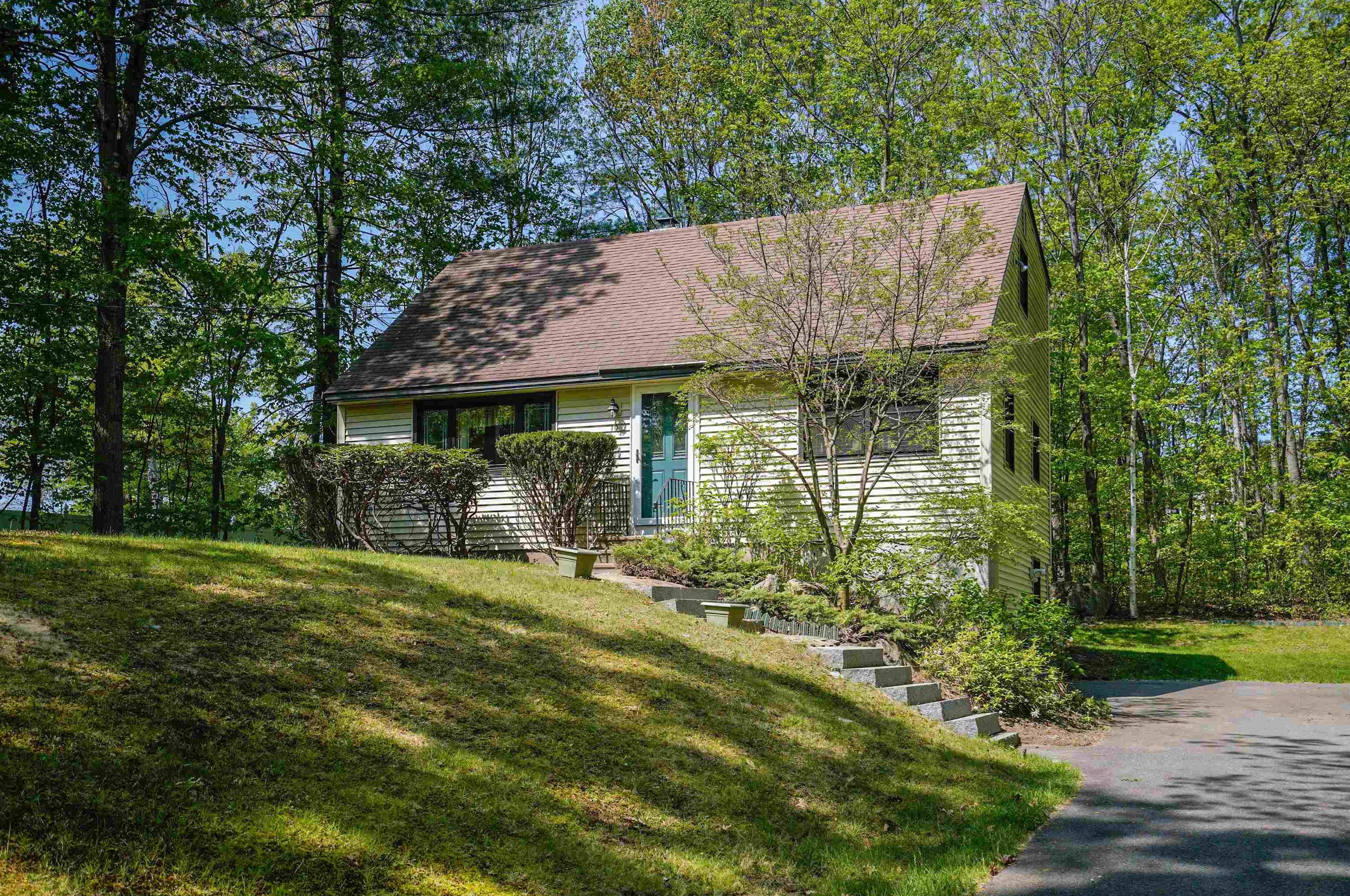 10 Joanne Dr, Manchester, NH 03106