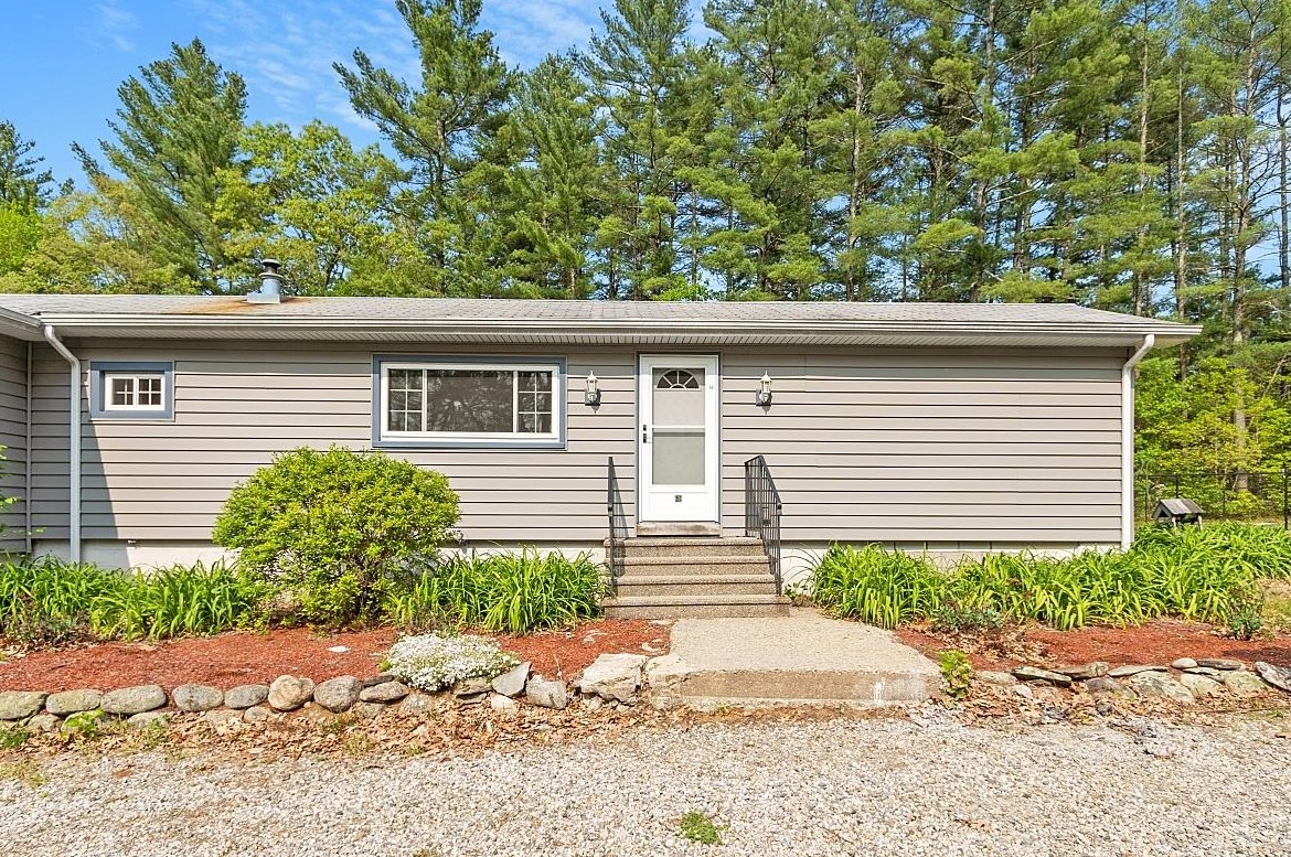 68 West Rd, Londonderry, NH 03053