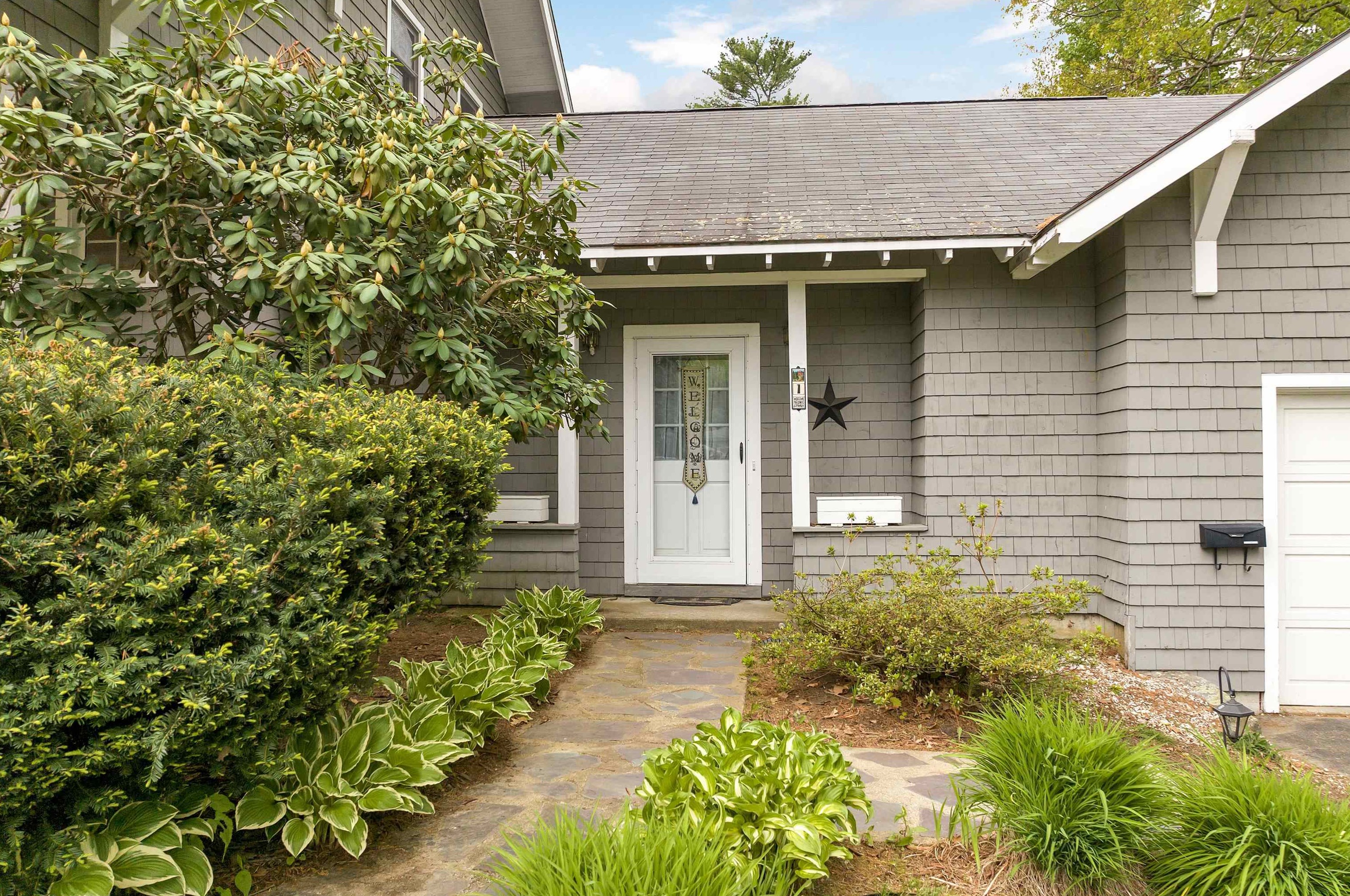 1 Broadway St, Bridgewater, NH 03264