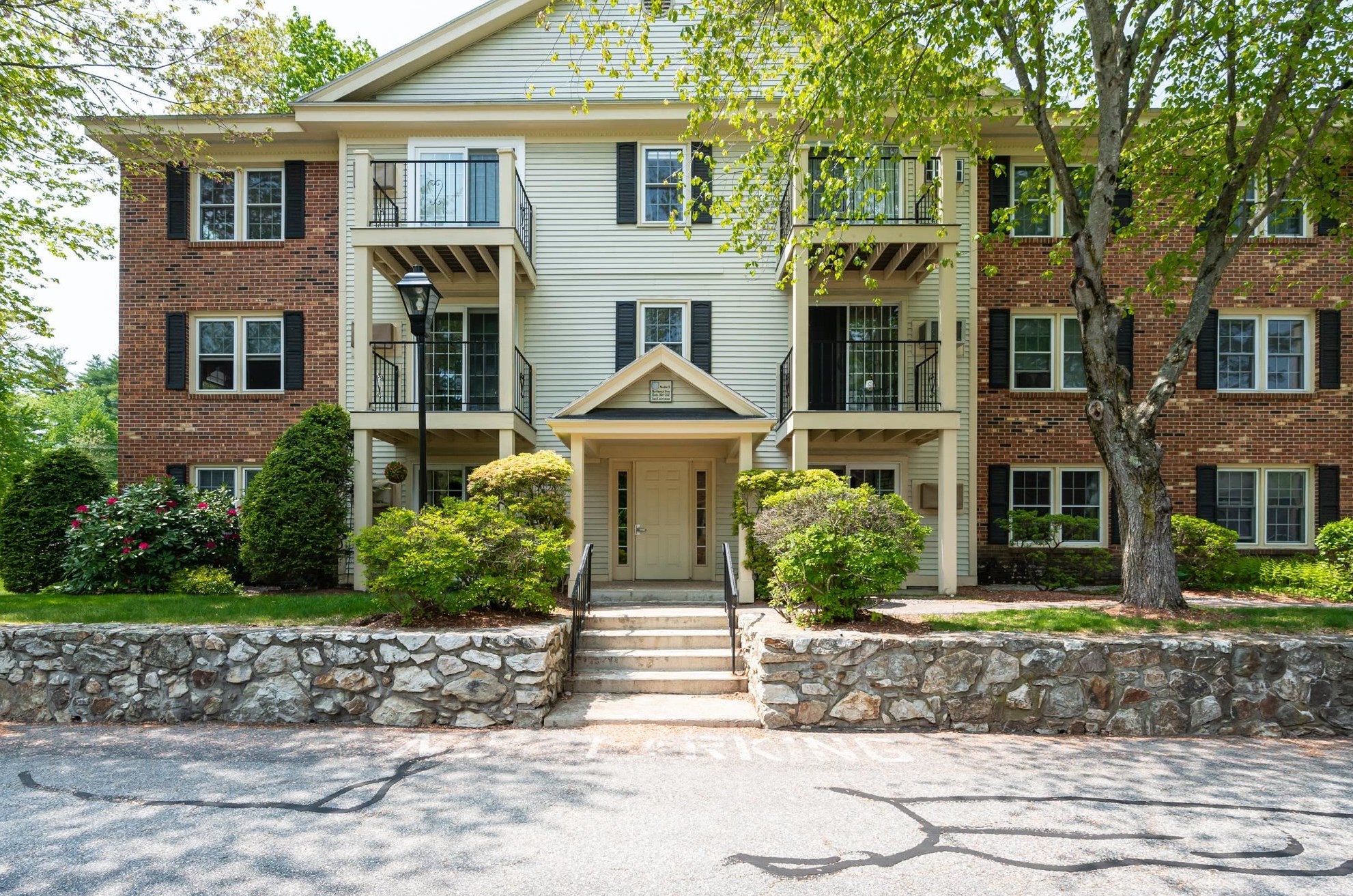 3 Northbrook Dr #303, Manchester, NH 03102