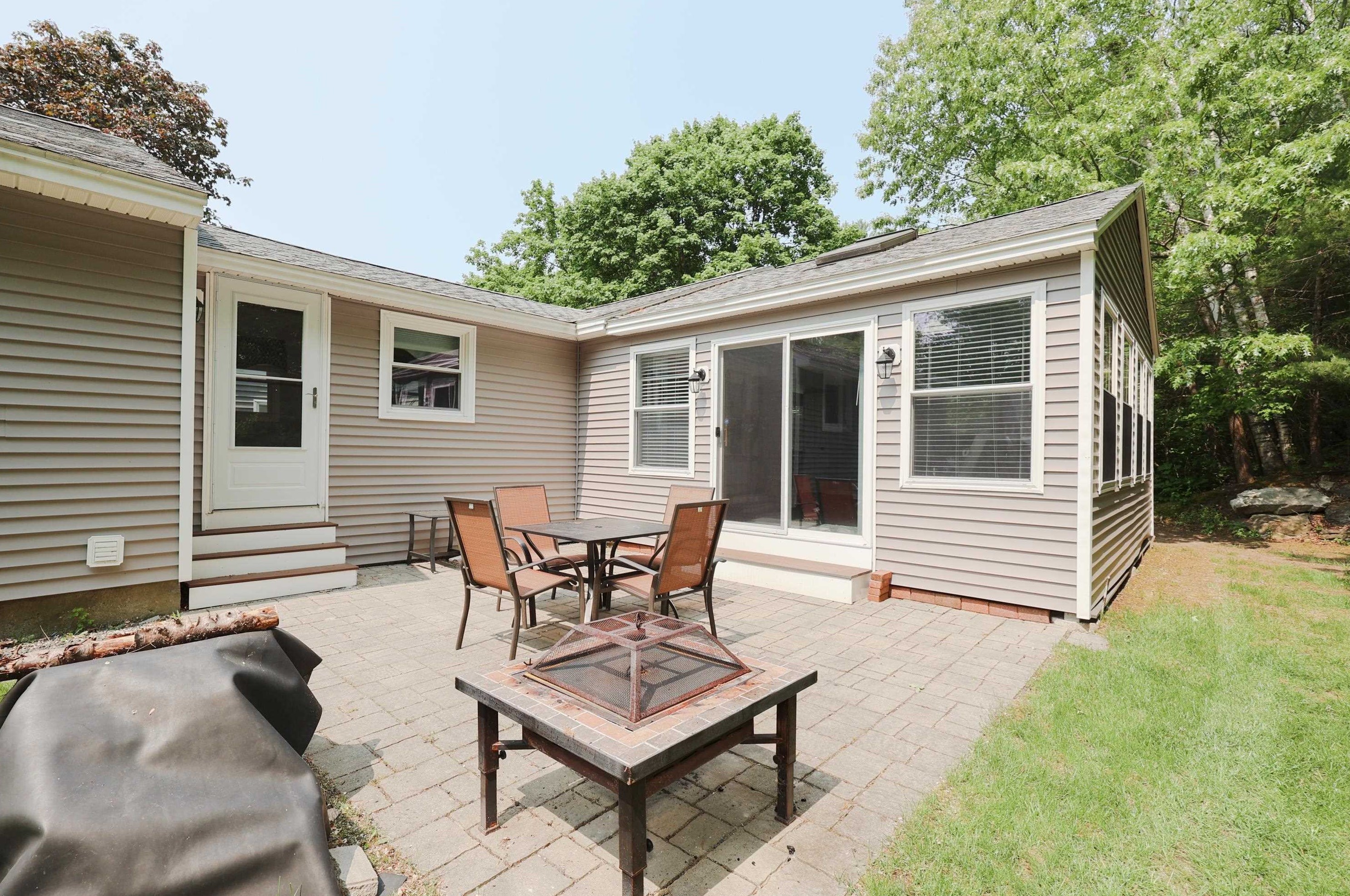 14 Frenette Dr, Hudson, NH 03051