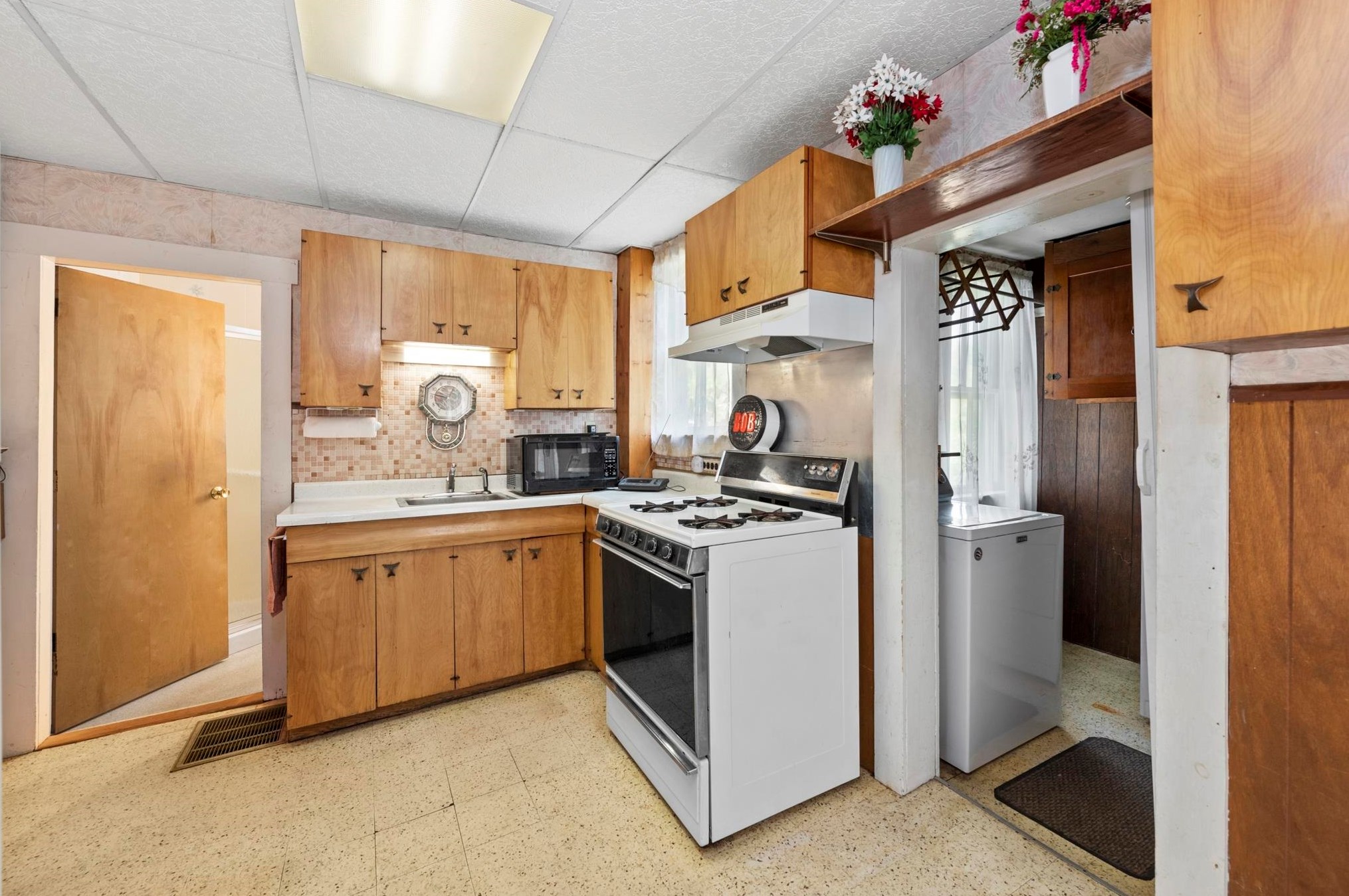 65 S Main St, Bridgewater, NH 03222
