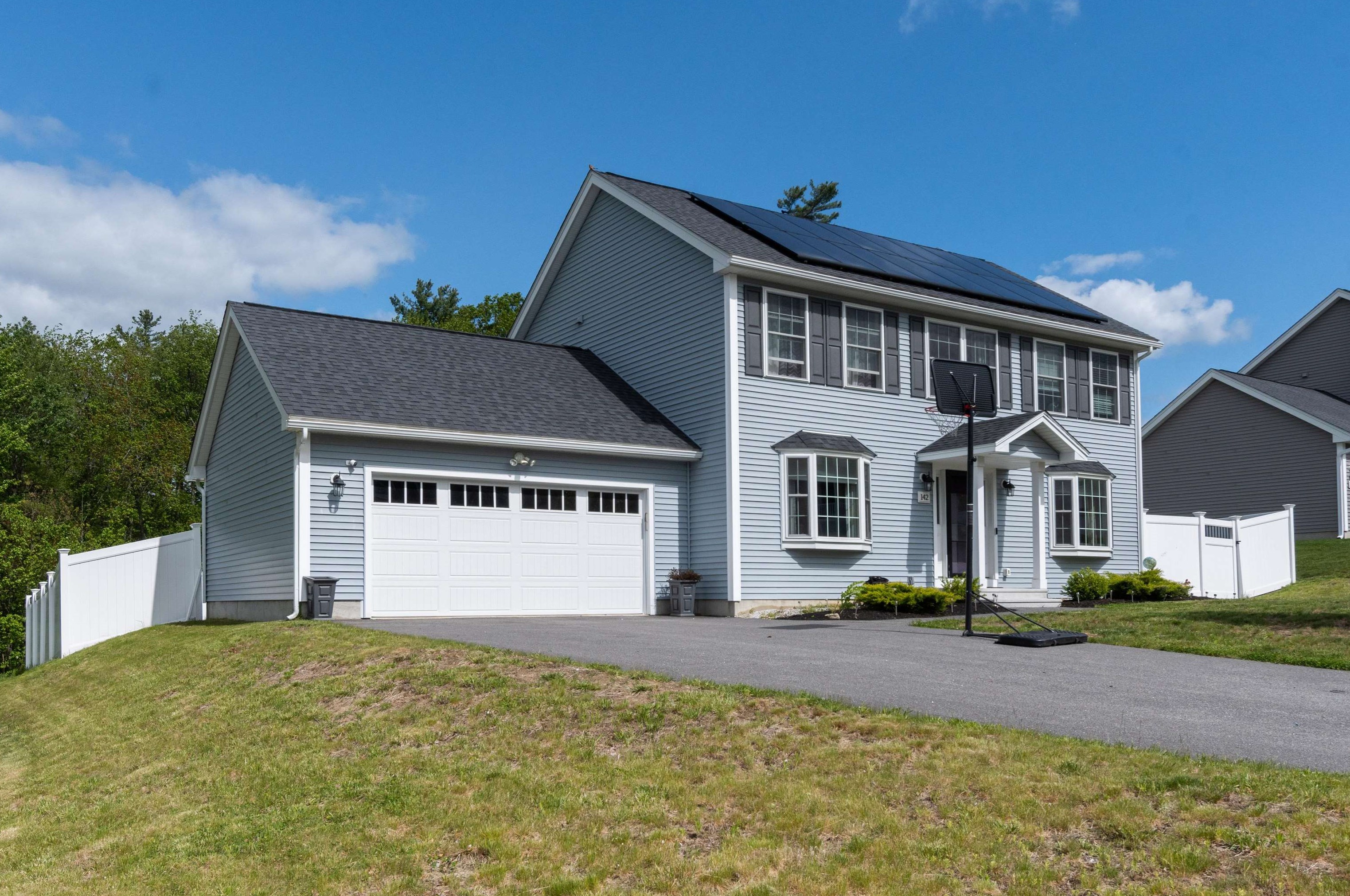 142 University Cir, Manchester, NH 03106