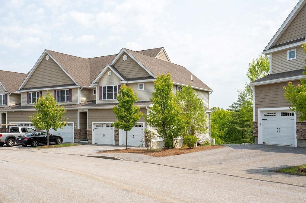 8 Manor Dr #d, Manchester, NH 03106