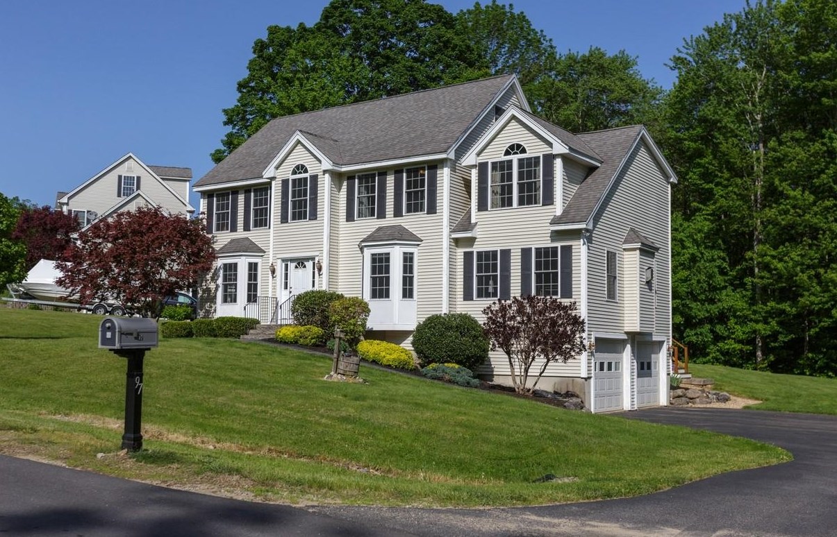 97 Hamilton Dr, Epping, NH 03042