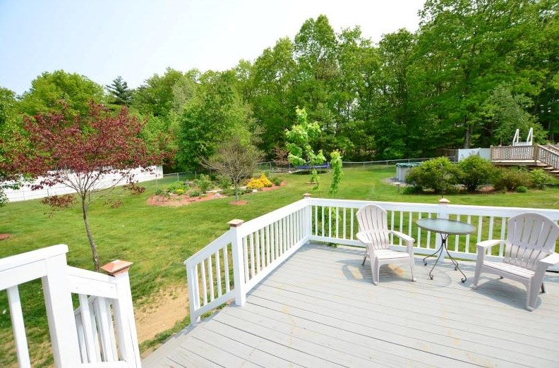 94 Turkey Hill Rd, Merrimack NH  03054-4023 exterior