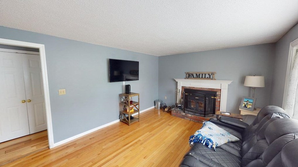 94 Turkey Hill Rd, Merrimack NH  03054-4023 exterior