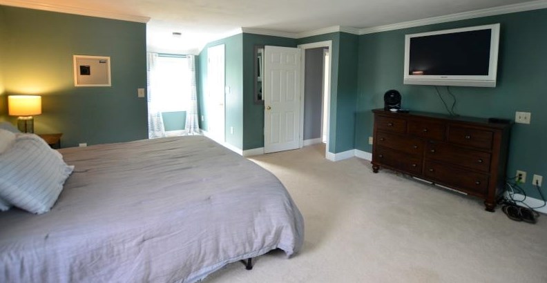 94 Turkey Hill Rd, Merrimack NH  03054-4023 exterior