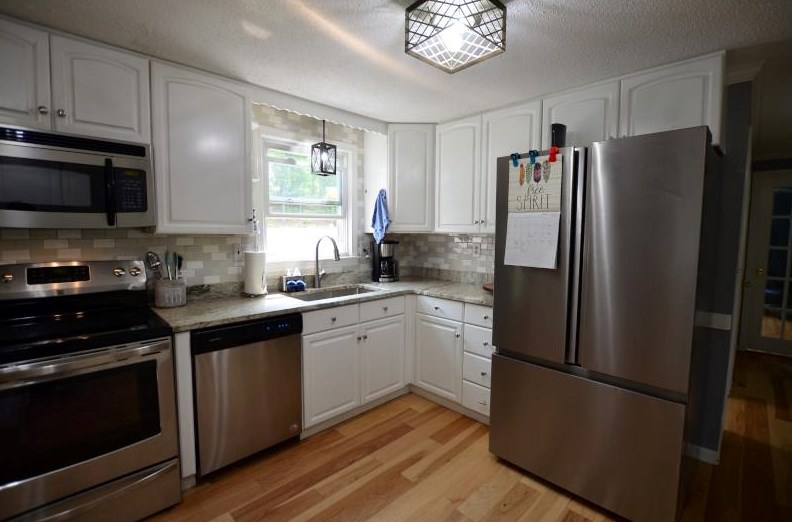 94 Turkey Hill Rd, Merrimack NH  03054-4023 exterior