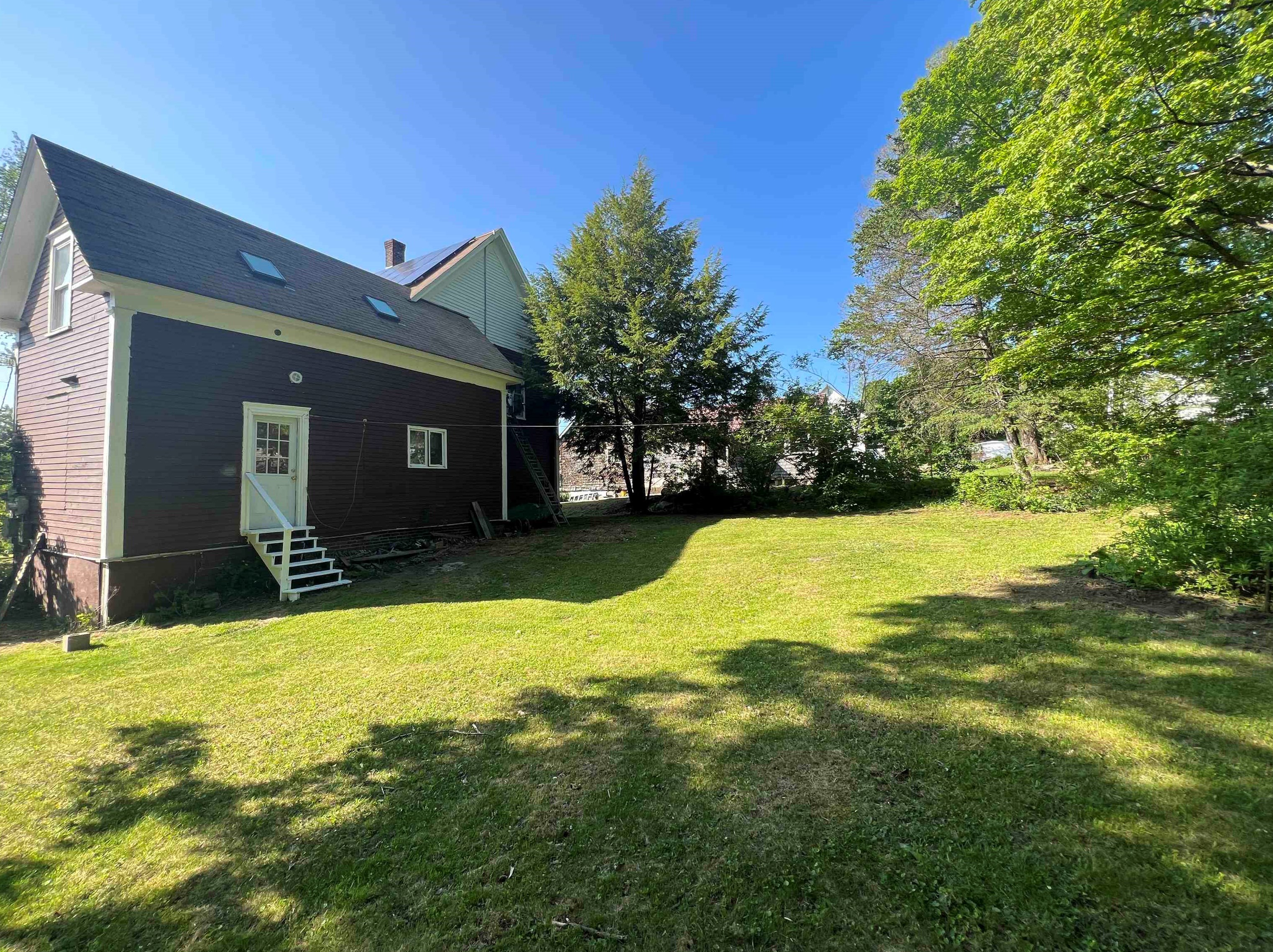 38 High St, Hillsboro, NH 03244