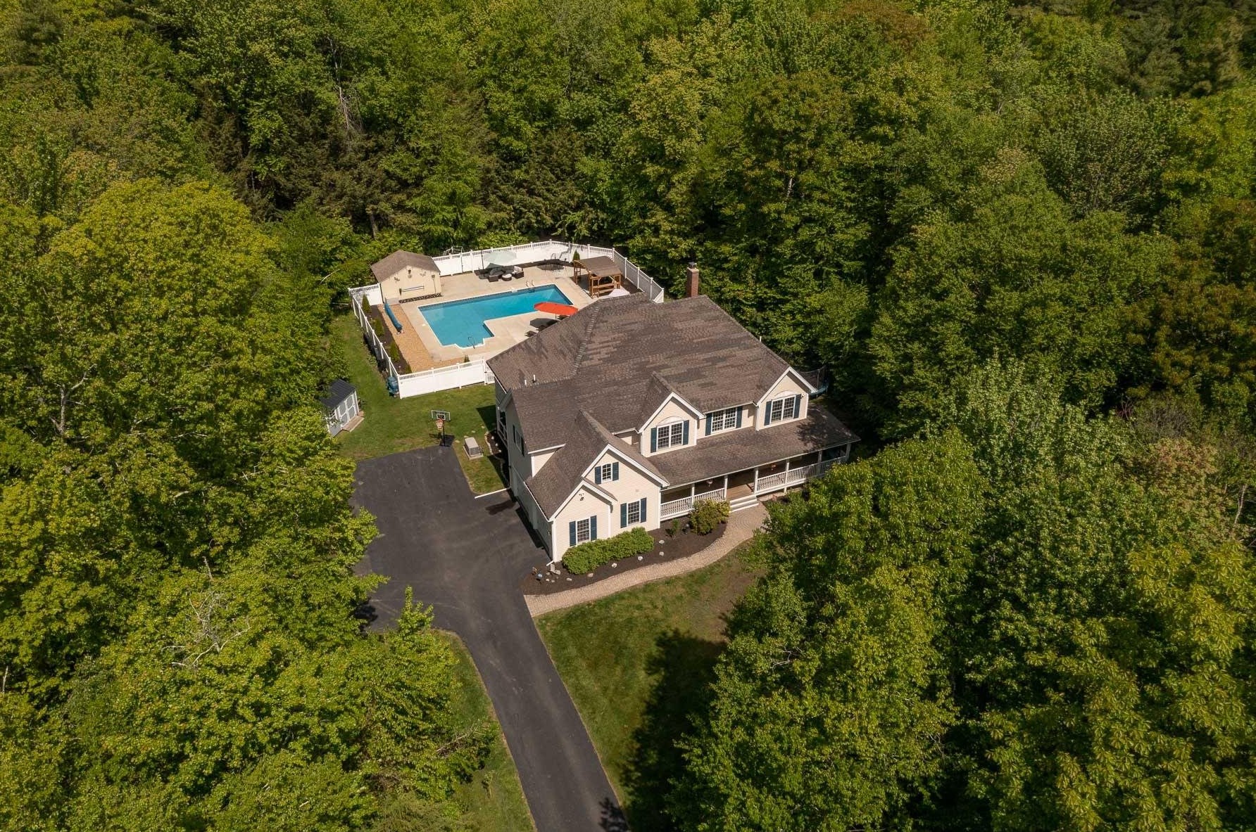 28 Stone Farm Rd, Barrington, NH 03825