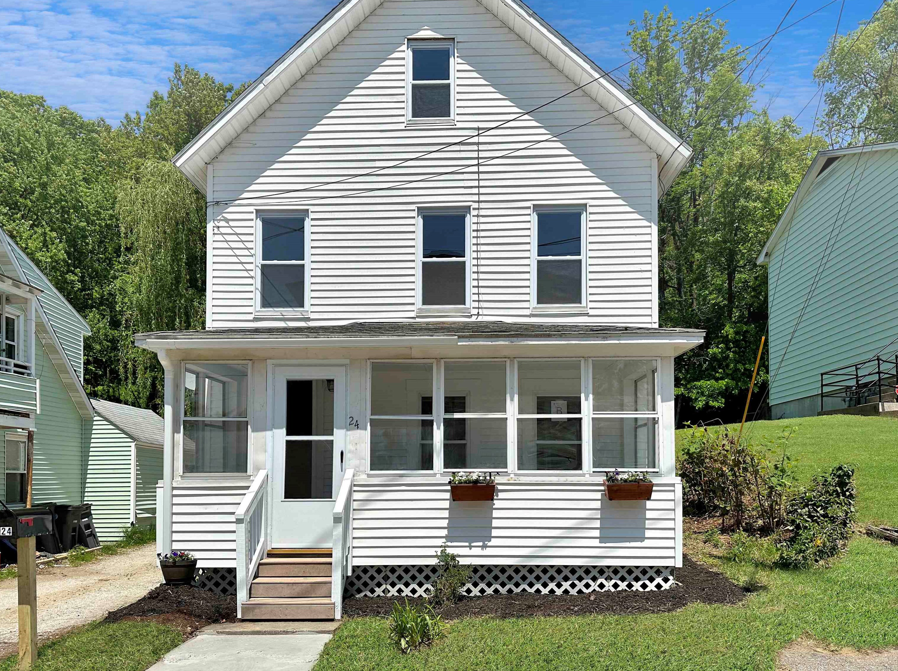 24 Dundee Ave, Manchester, NH 03106