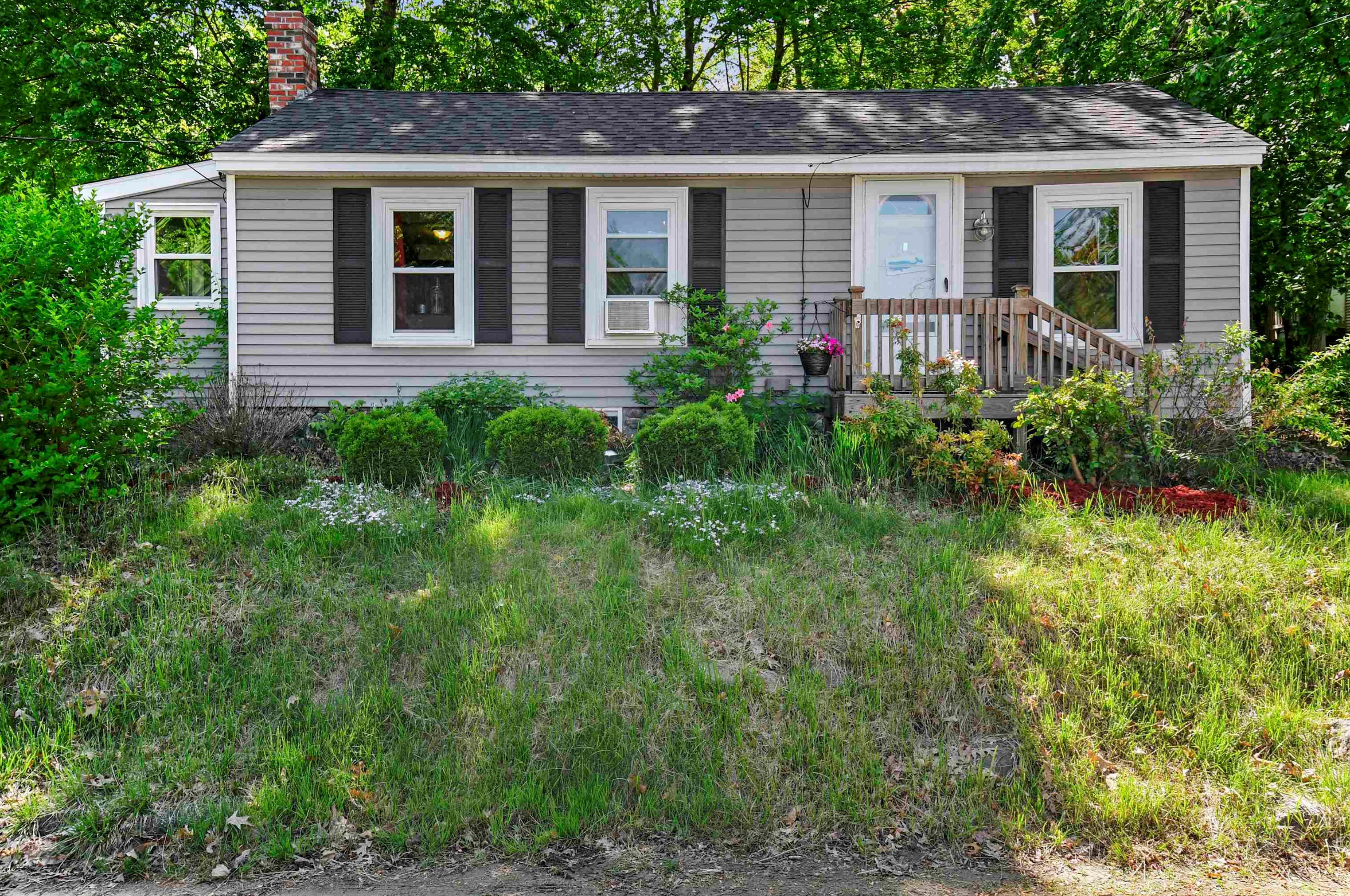 29 Coaker Ave, Manchester, NH 03106