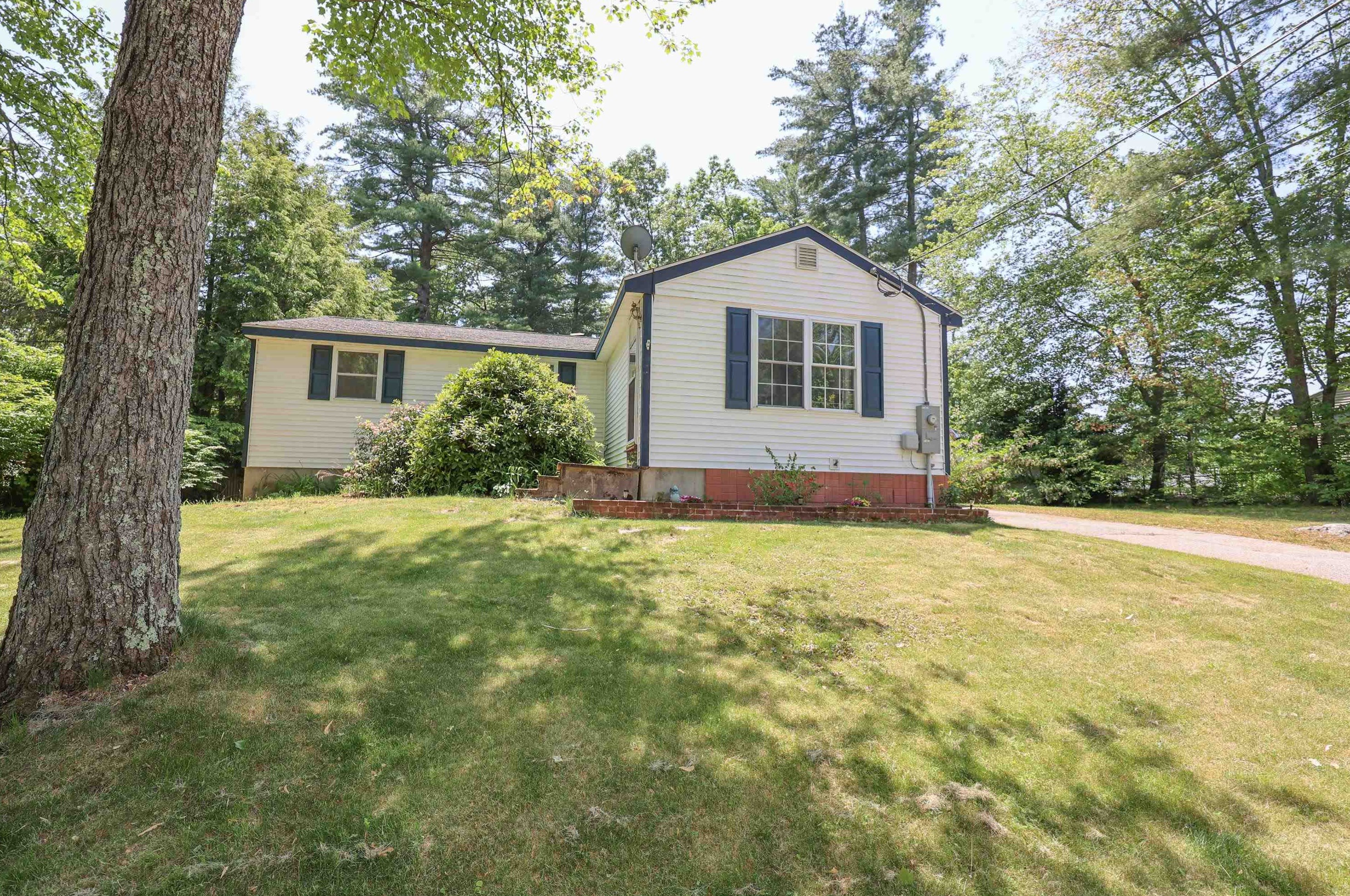 9 Lantern Ln, Merrimack, NH 03054-2707