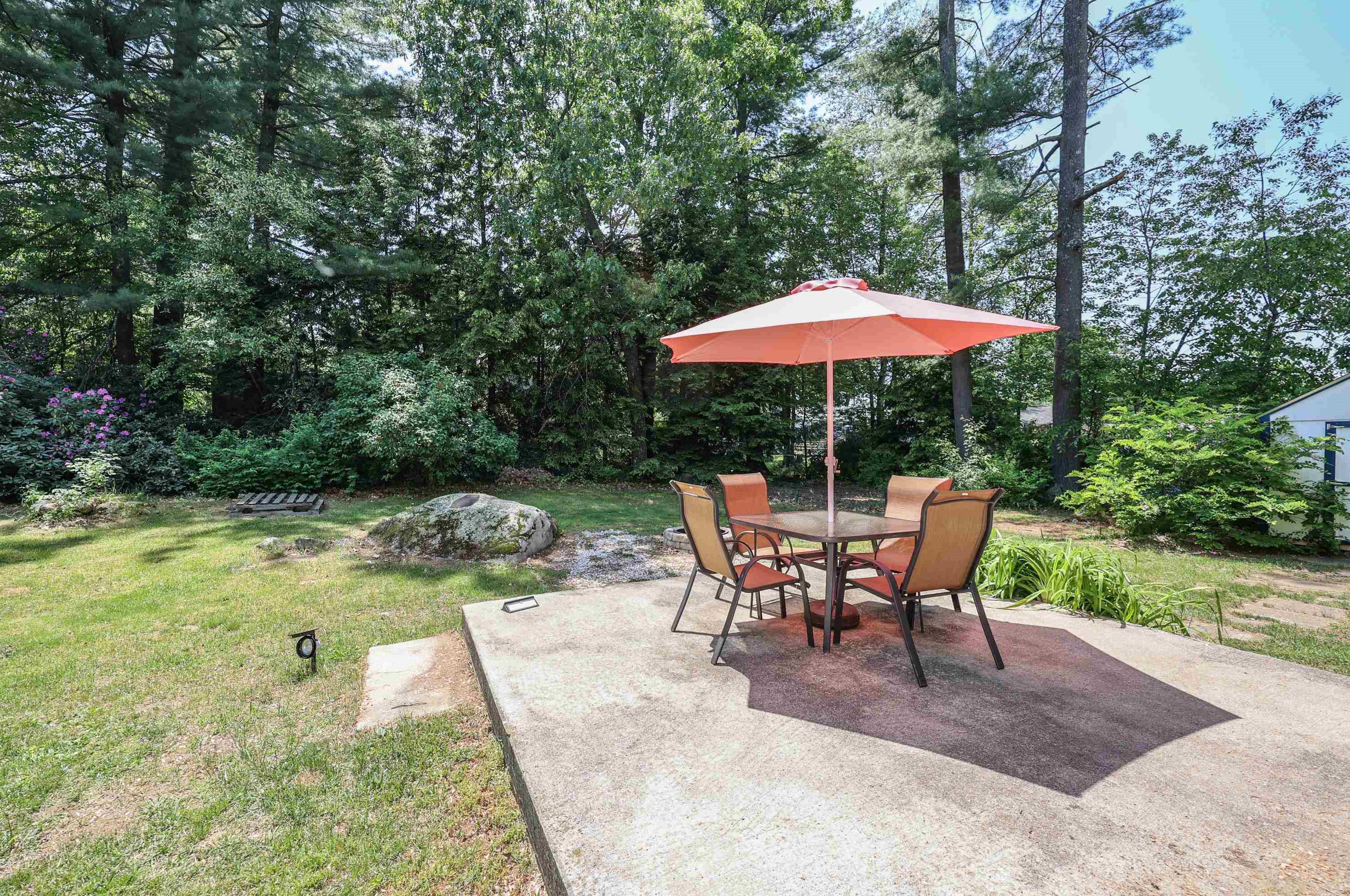 9 Lantern Ln, Merrimack NH 03054-2707 exterior