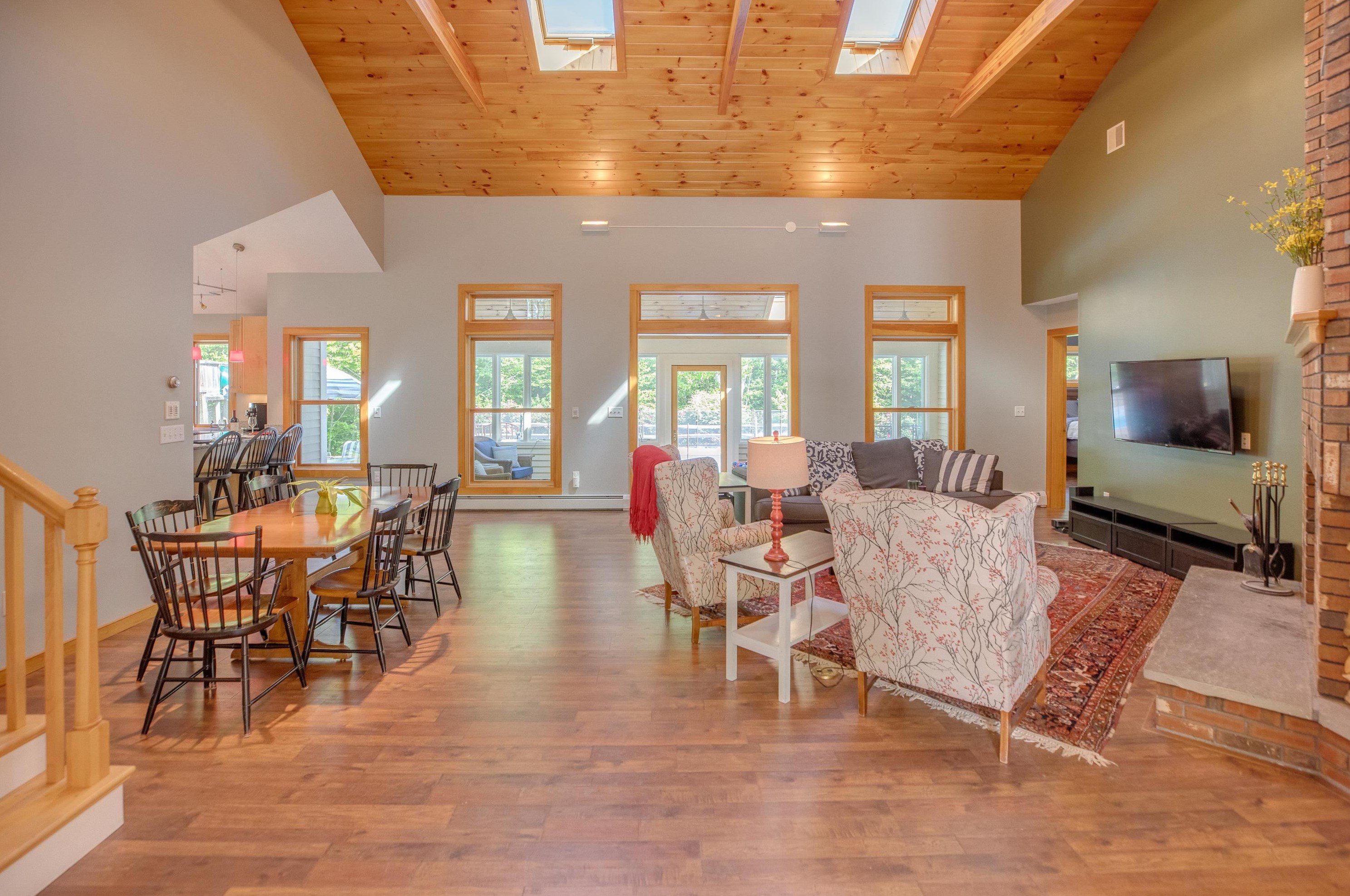 33 Cross Country Ln, Bridgewater, NH 03264