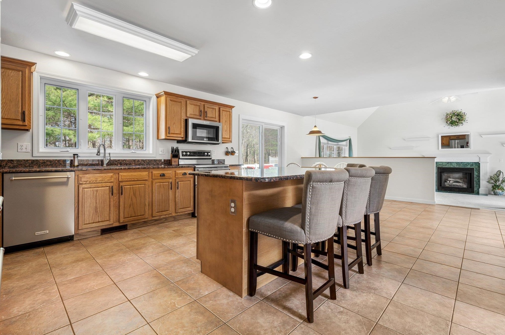 37 Stirling Ave, Manchester, NH 03106
