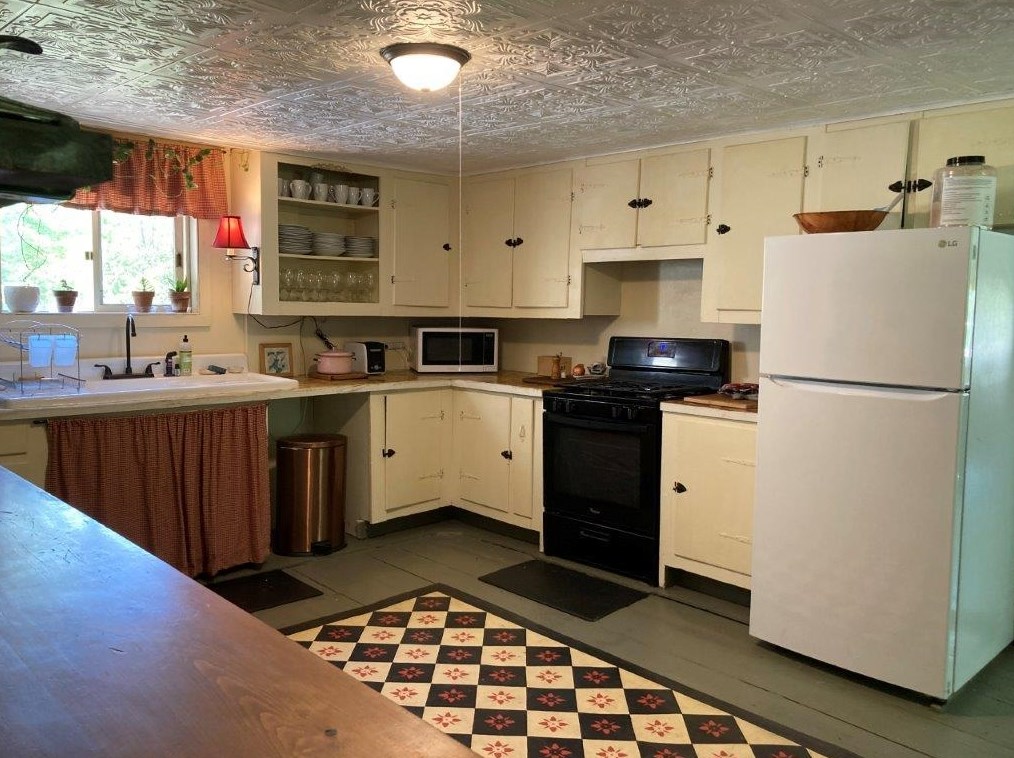 85 Turnpike Rd, Grafton, NH 03240