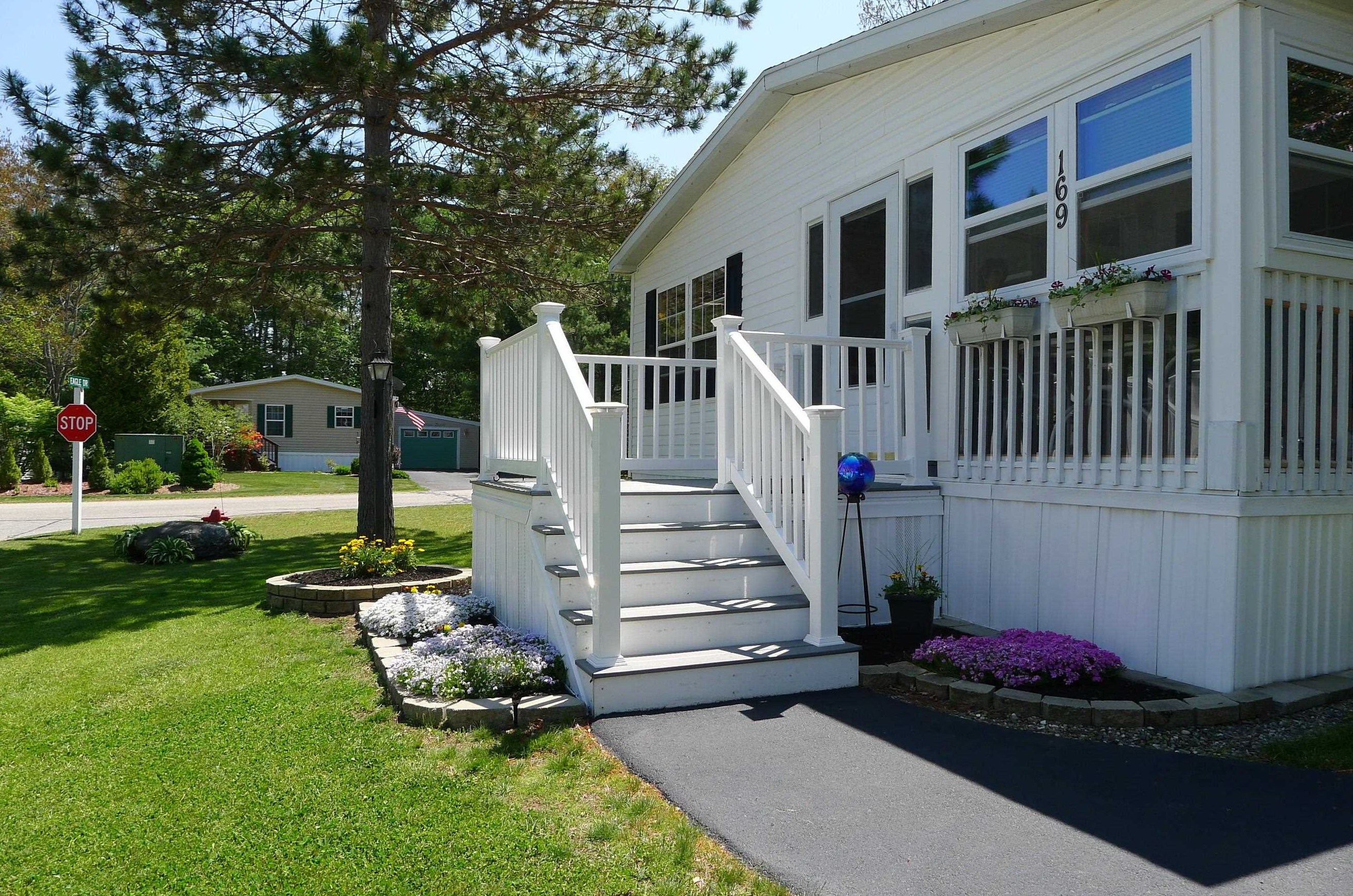 169 Eagle Dr, Rochester, NH 03868-7049