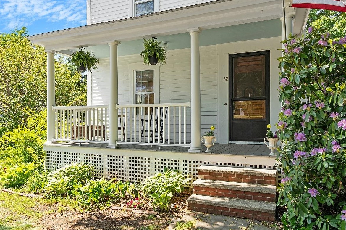 32 Elm St, Plaistow, NH 03865